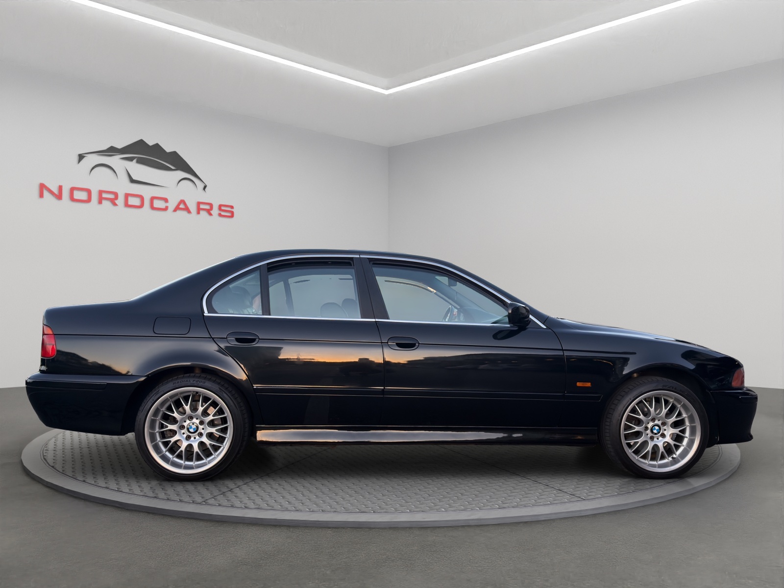 BMW 540i-image-5