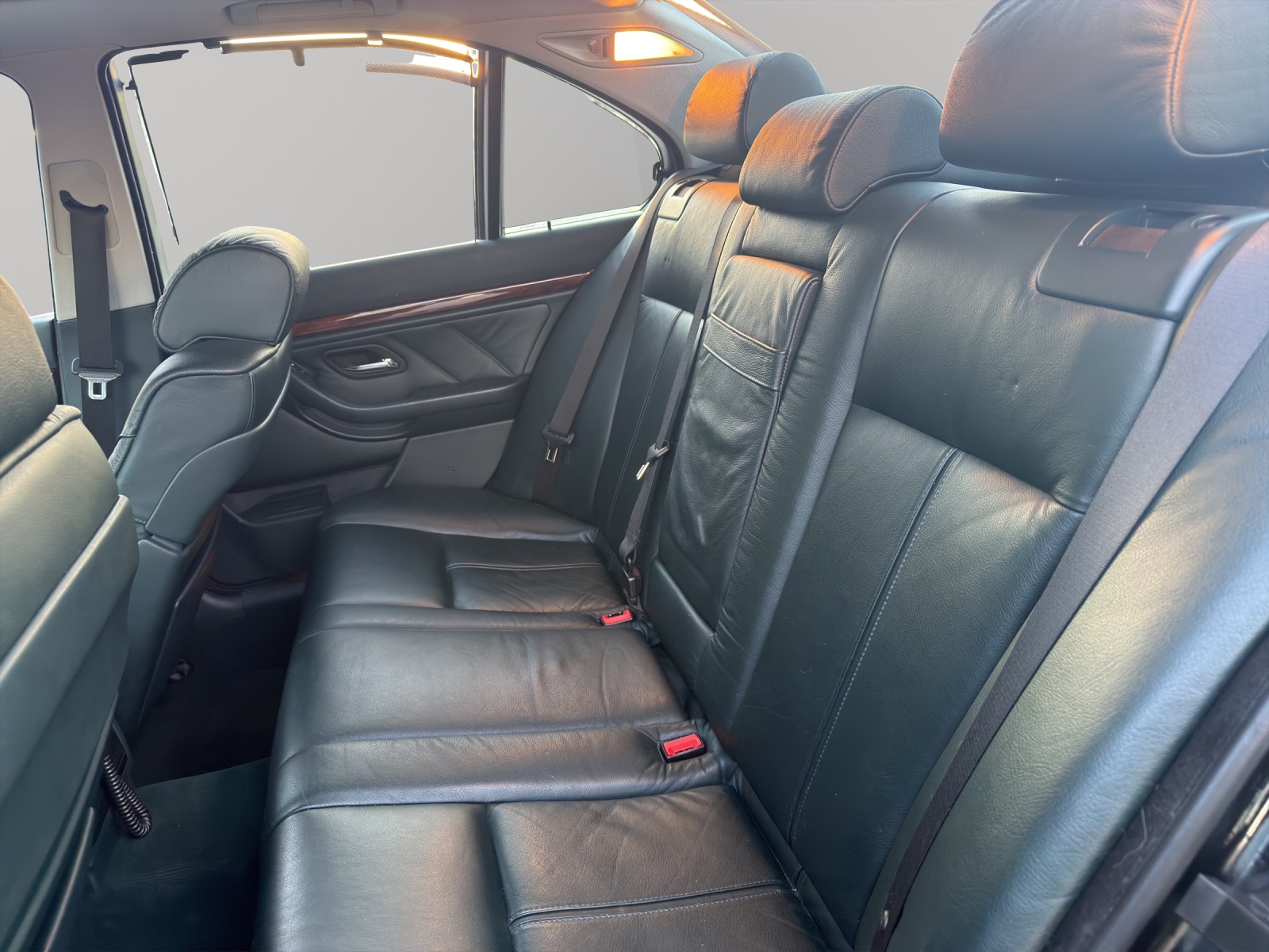 BMW 540i-image-14