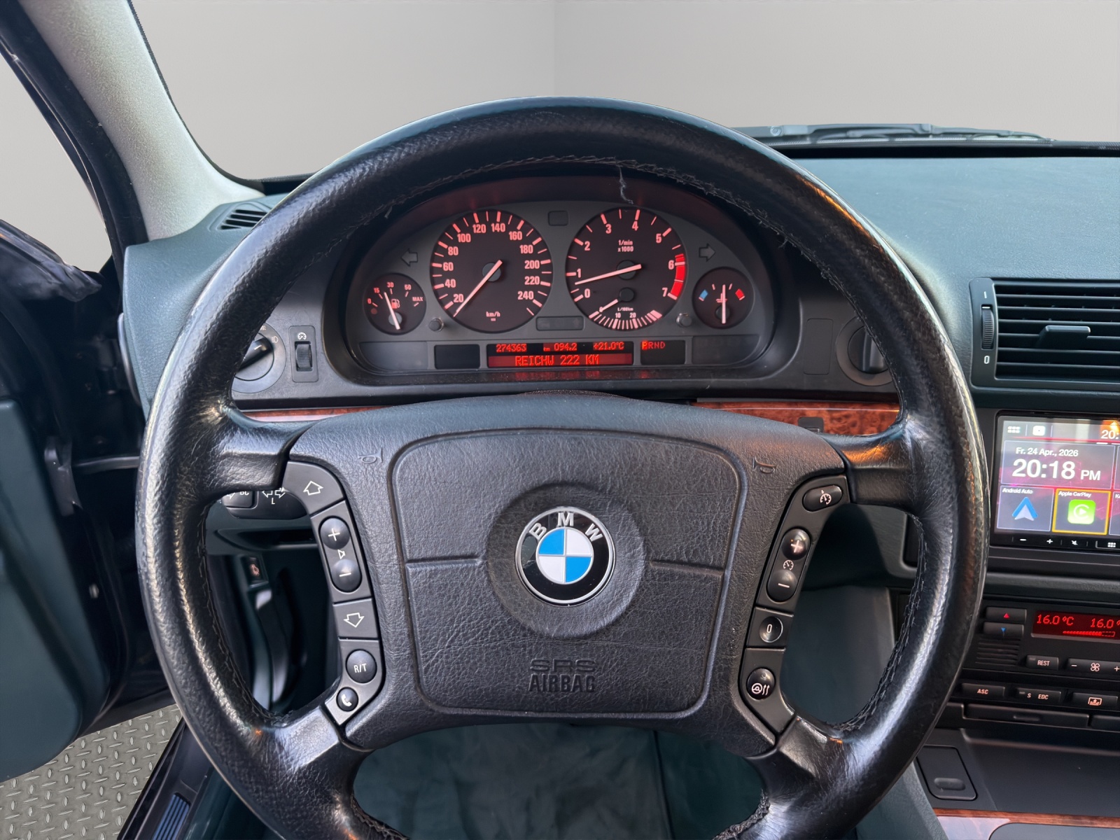 BMW 540i-image-12
