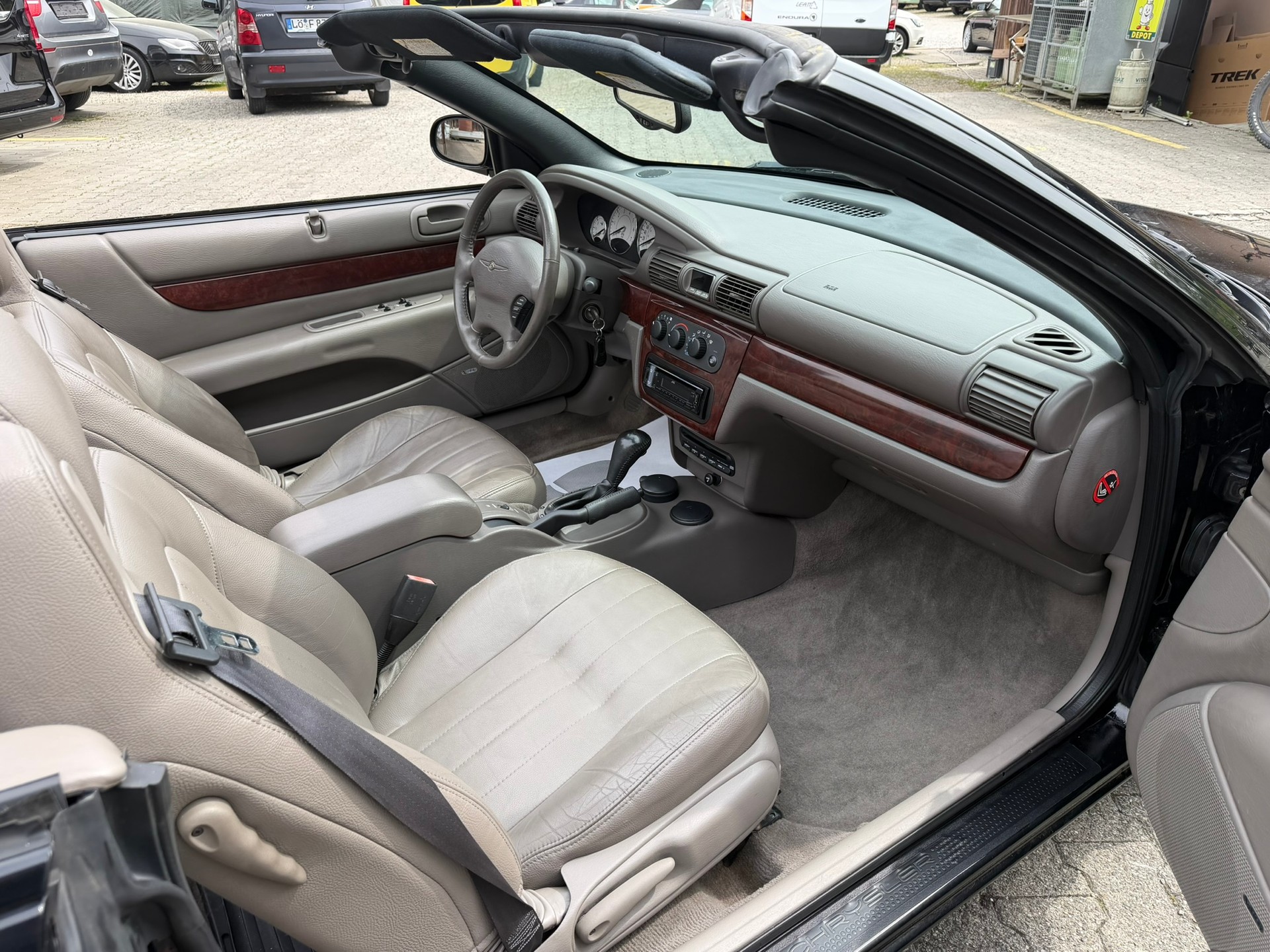 CHRYSLER Sebring 2.7 V6 Touring (LX)-image-8