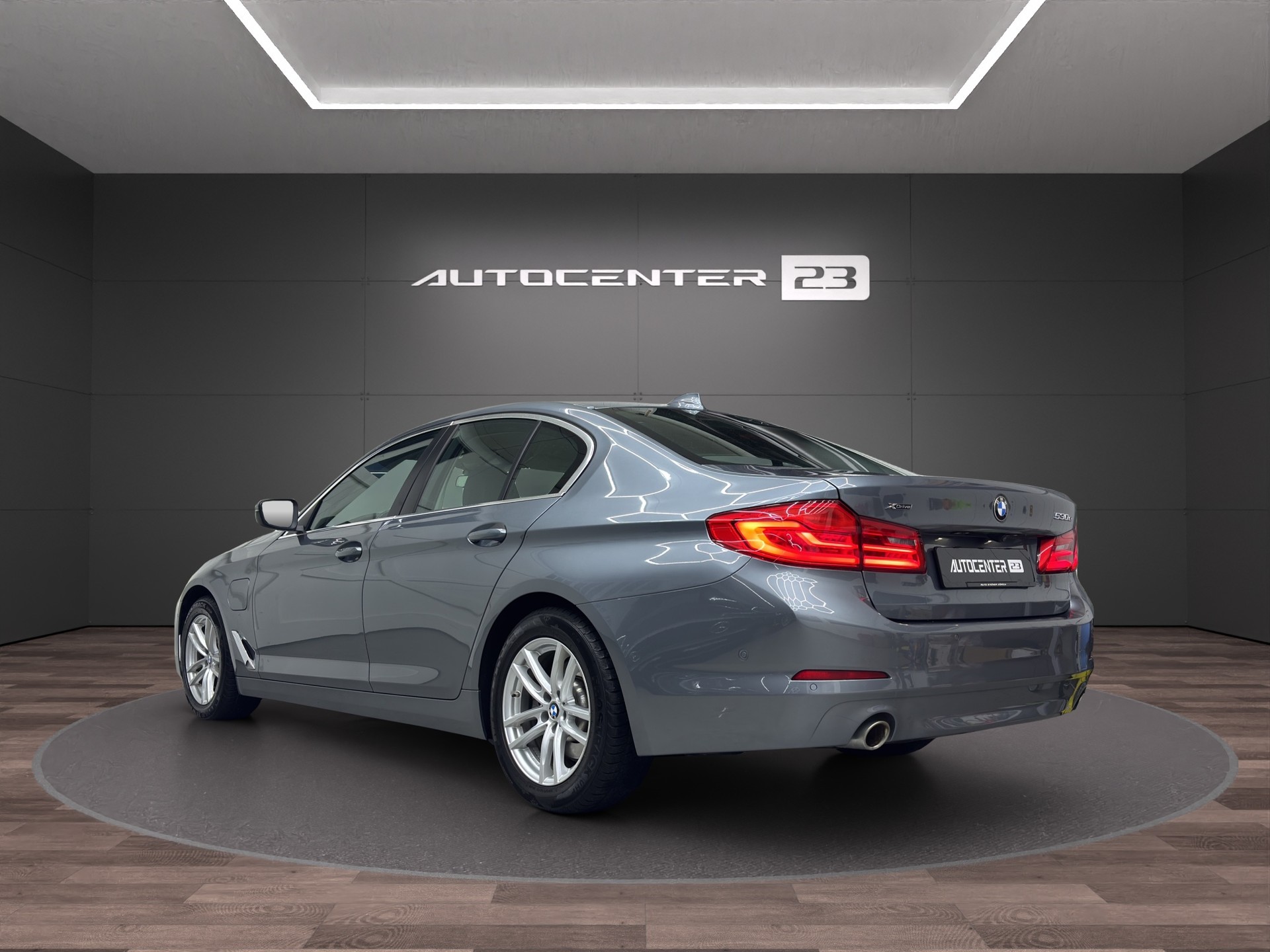 BMW 530e xDrive Steptronic-image-2