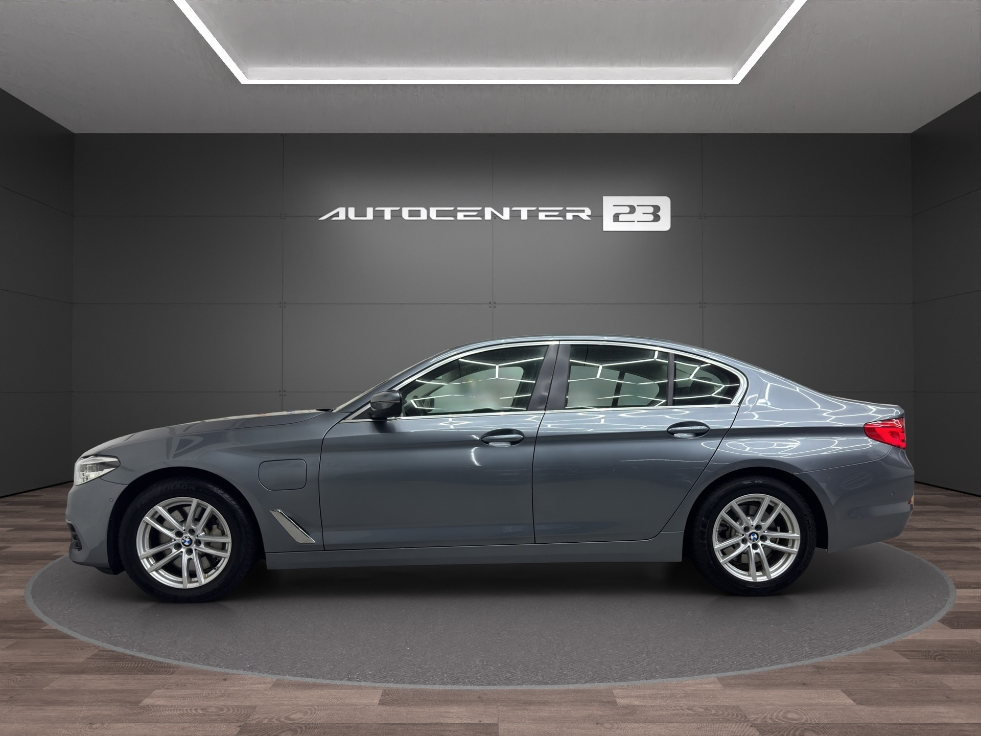 BMW 530e xDrive Steptronic-image-1