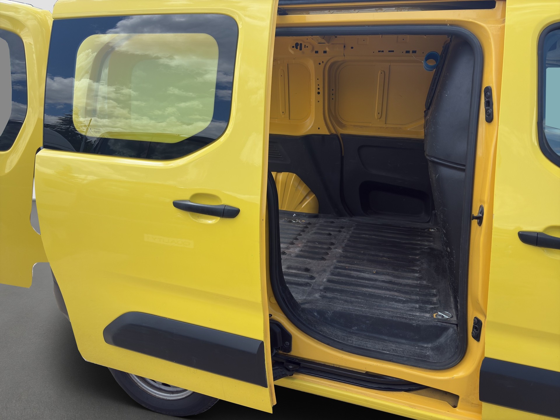 OPEL Combo 1.5 Cargo Dynamic s/s Erhöhte Nutzlast-image-14