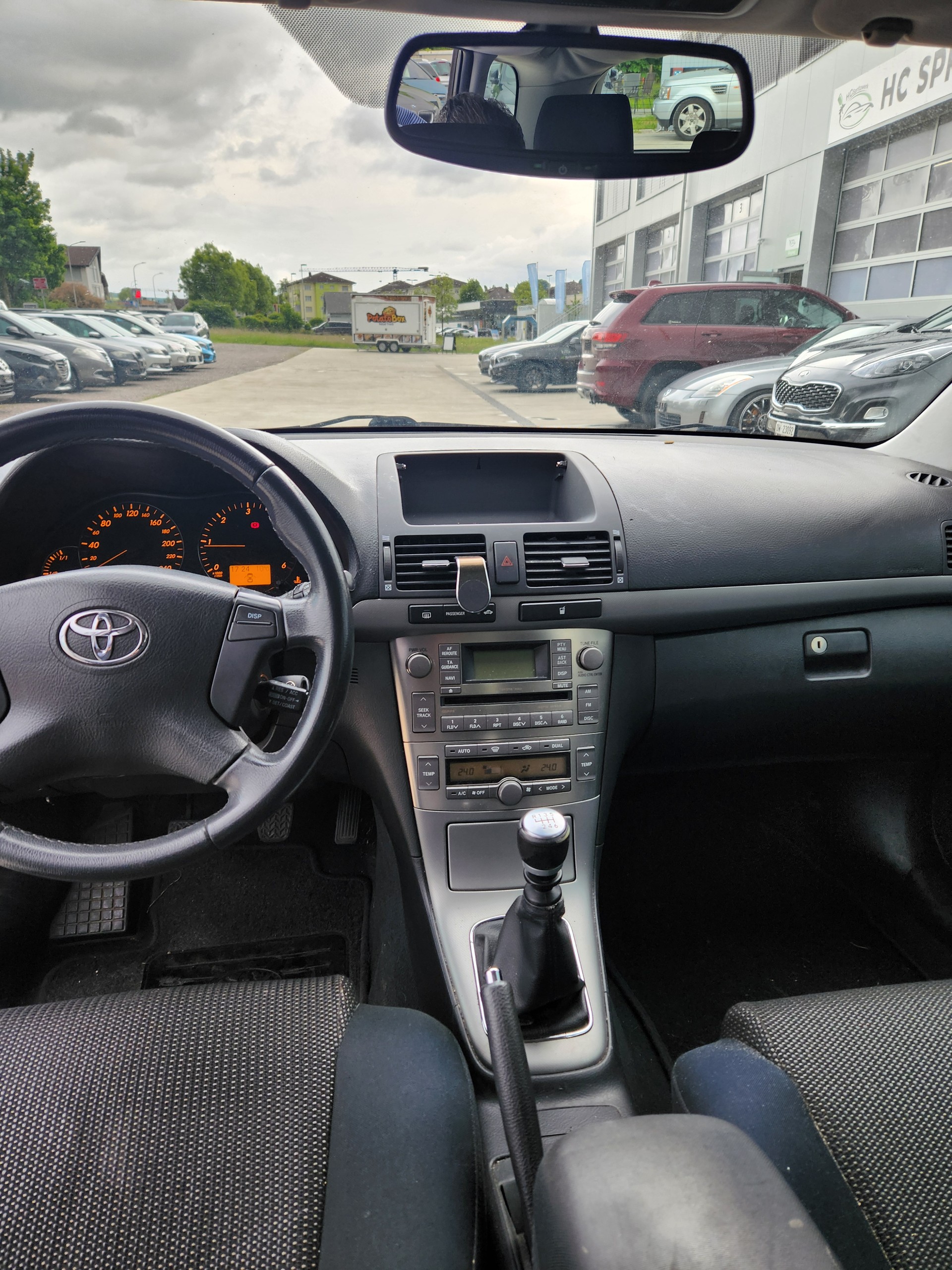 TOYOTA Avensis 2.0 DPF Linea Terra Sportswagon-image-12