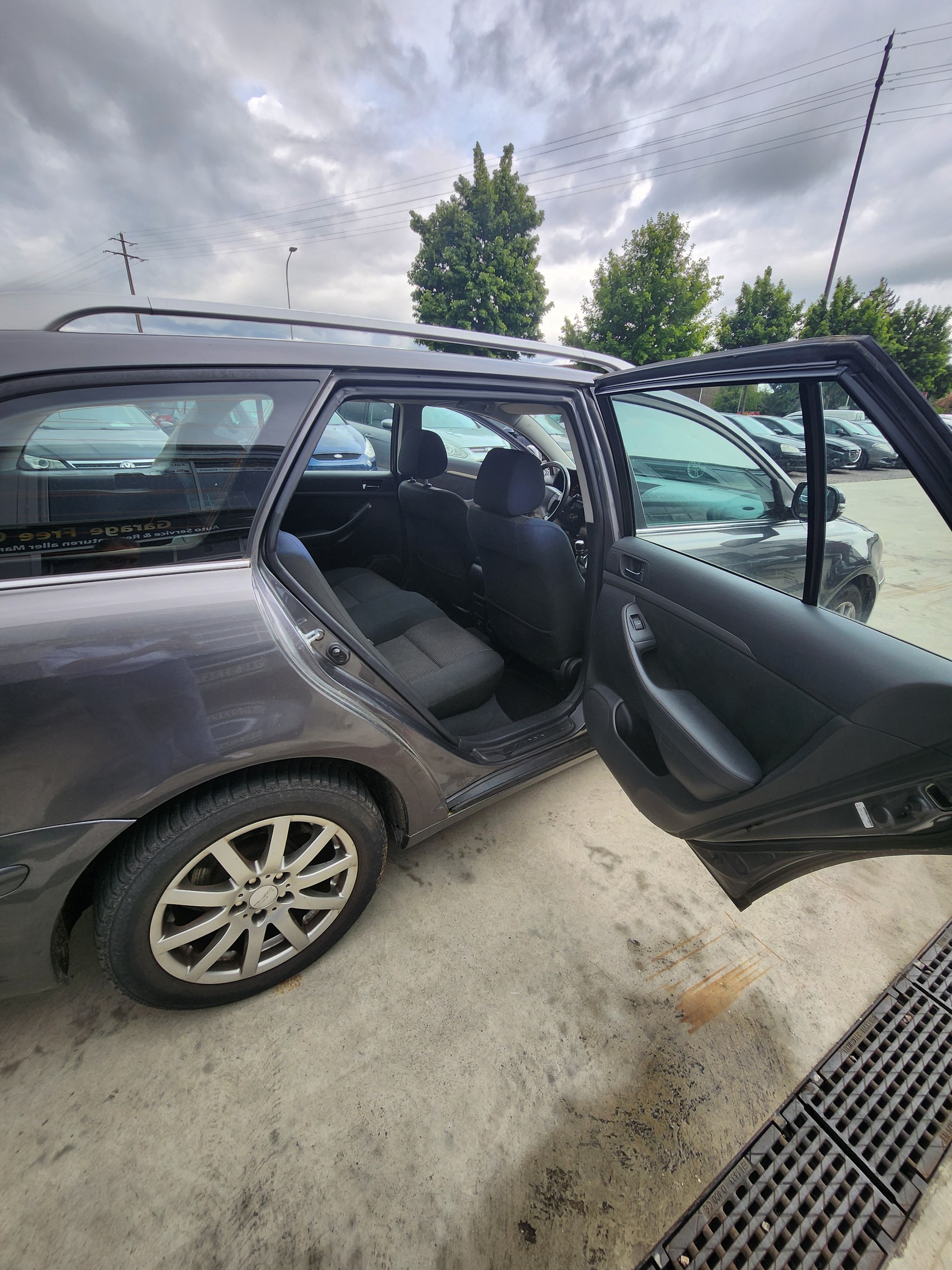TOYOTA Avensis 2.0 DPF Linea Terra Sportswagon-image-11