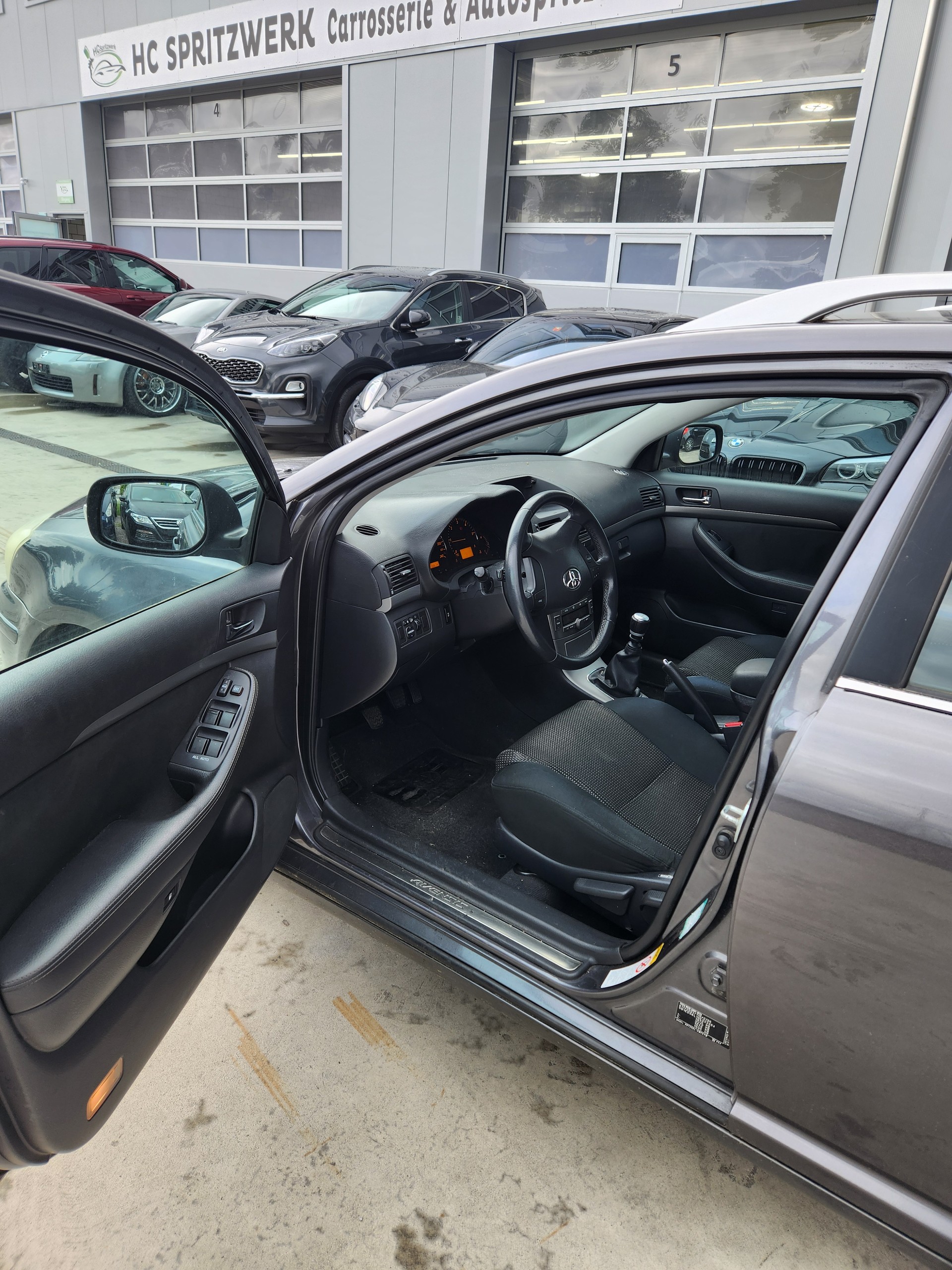 TOYOTA Avensis 2.0 DPF Linea Terra Sportswagon-image-8
