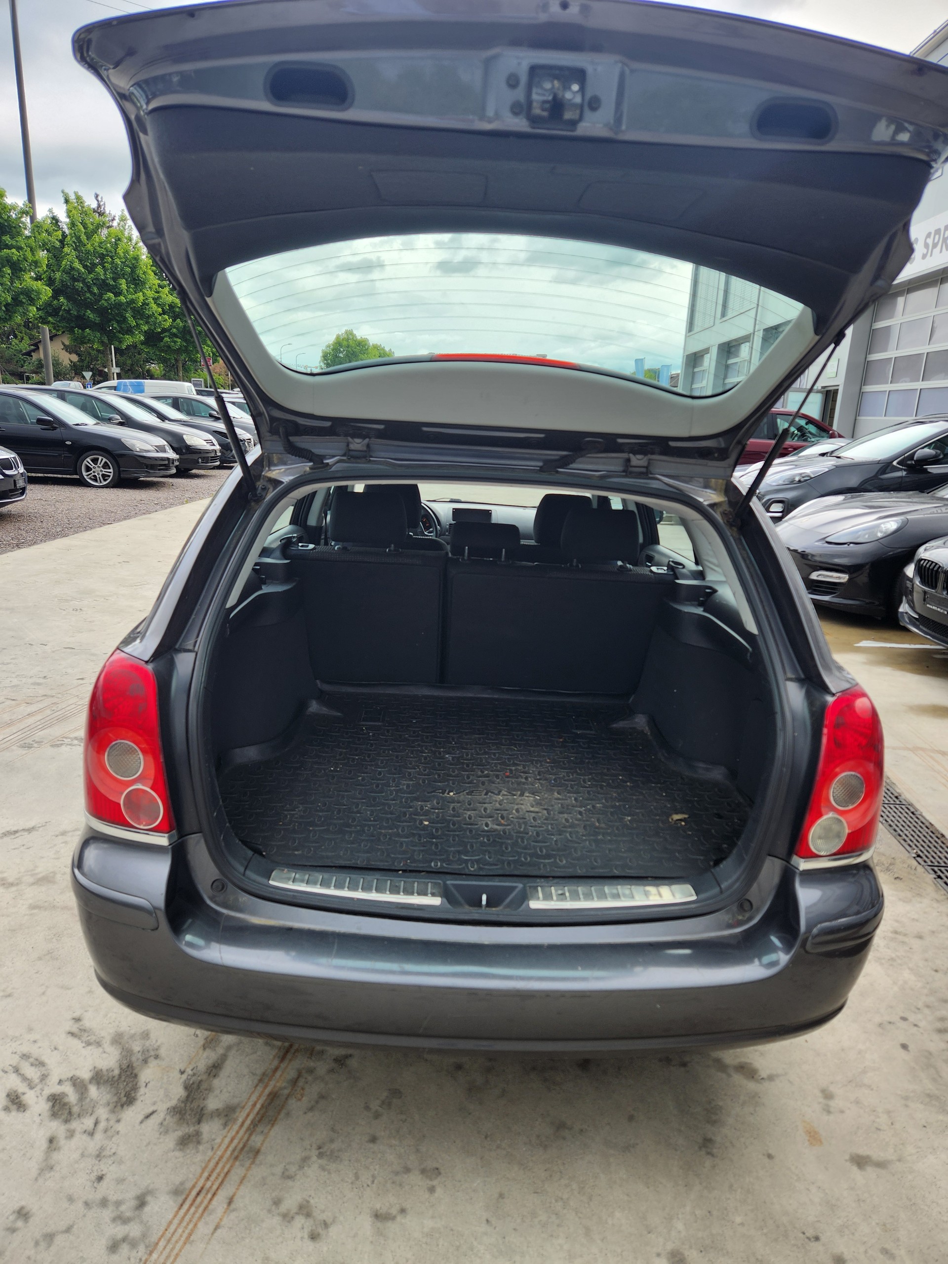 TOYOTA Avensis 2.0 DPF Linea Terra Sportswagon-image-7