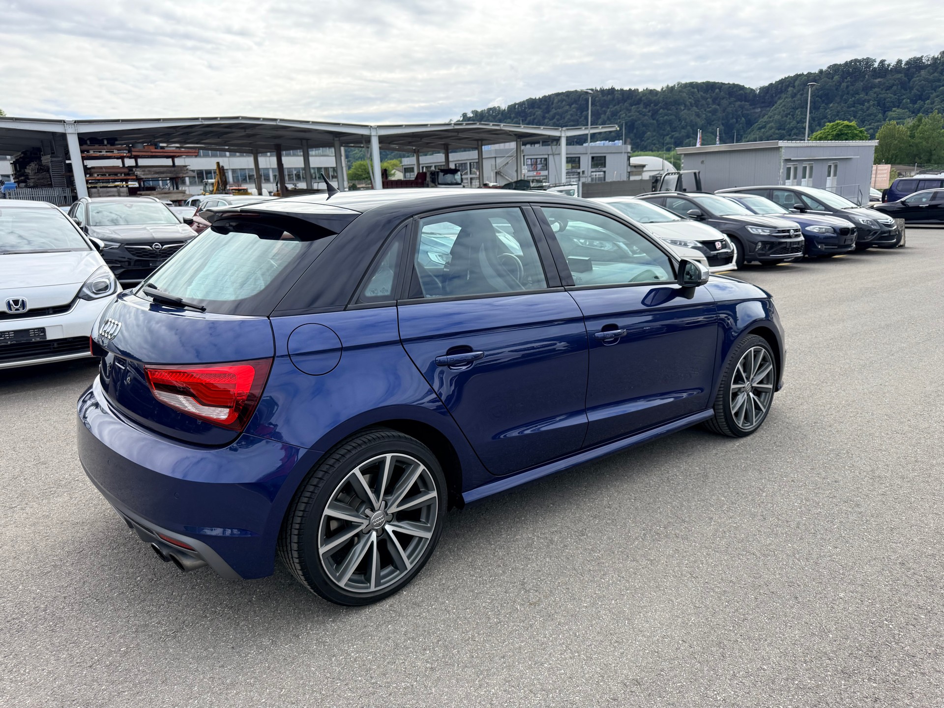 AUDI S1 Sportback 2.0 TFSI Sport quattro-image-10