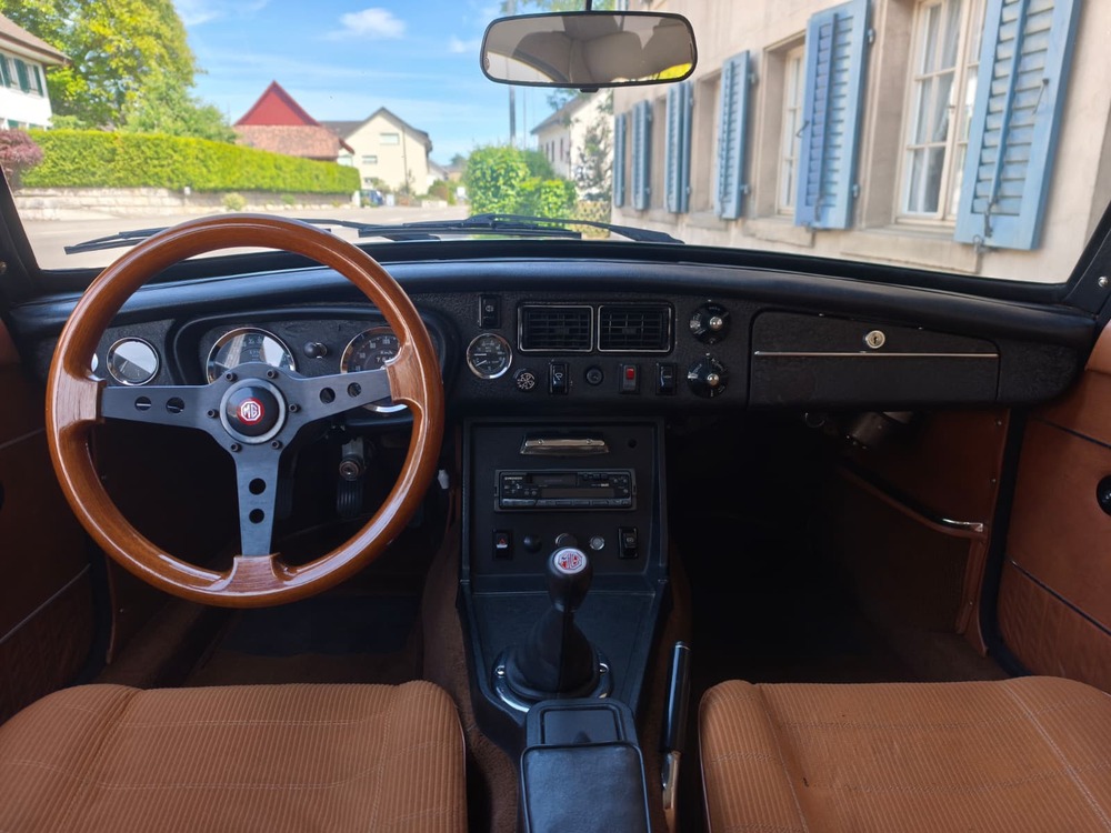 MG MGB GT-image-8