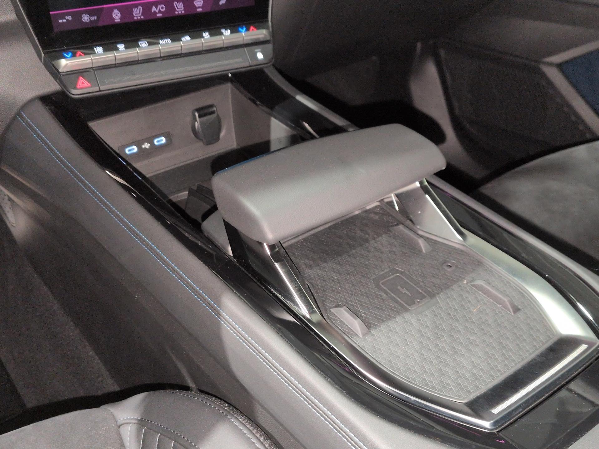 RENAULT Rafale 1.2 E-Tech Hybrid 200 Esprit Alpine-image-11