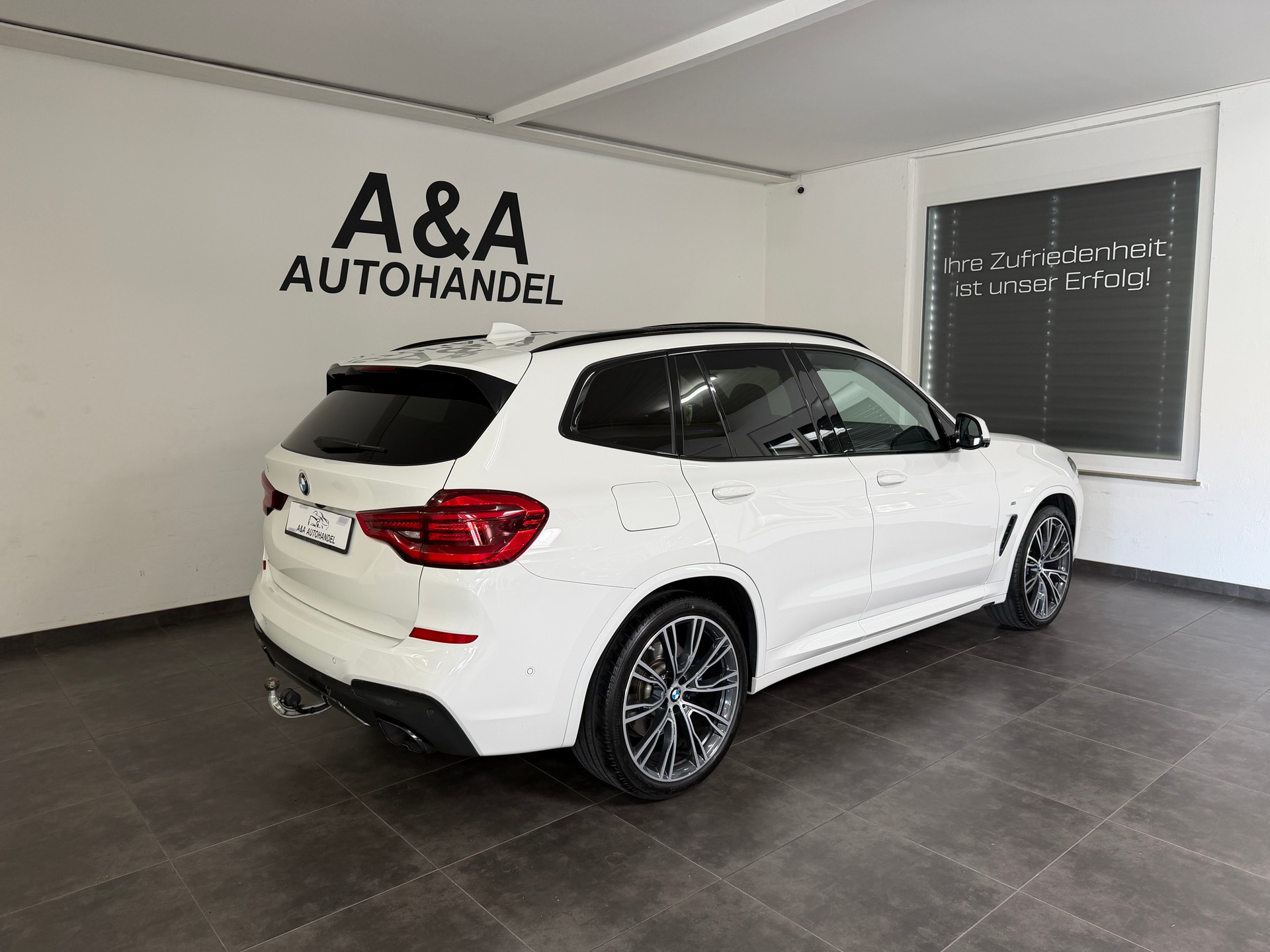 BMW X3 M40d Individual Steptronic-showroom-element-3