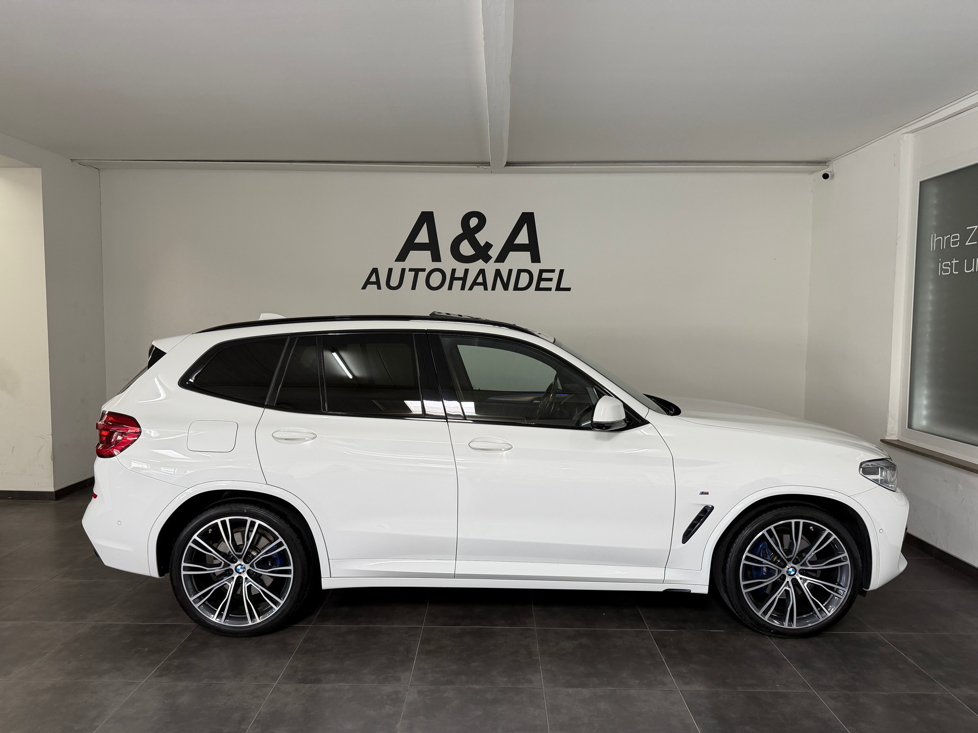 BMW X3 M40d Individual Steptronic-showroom-element-2