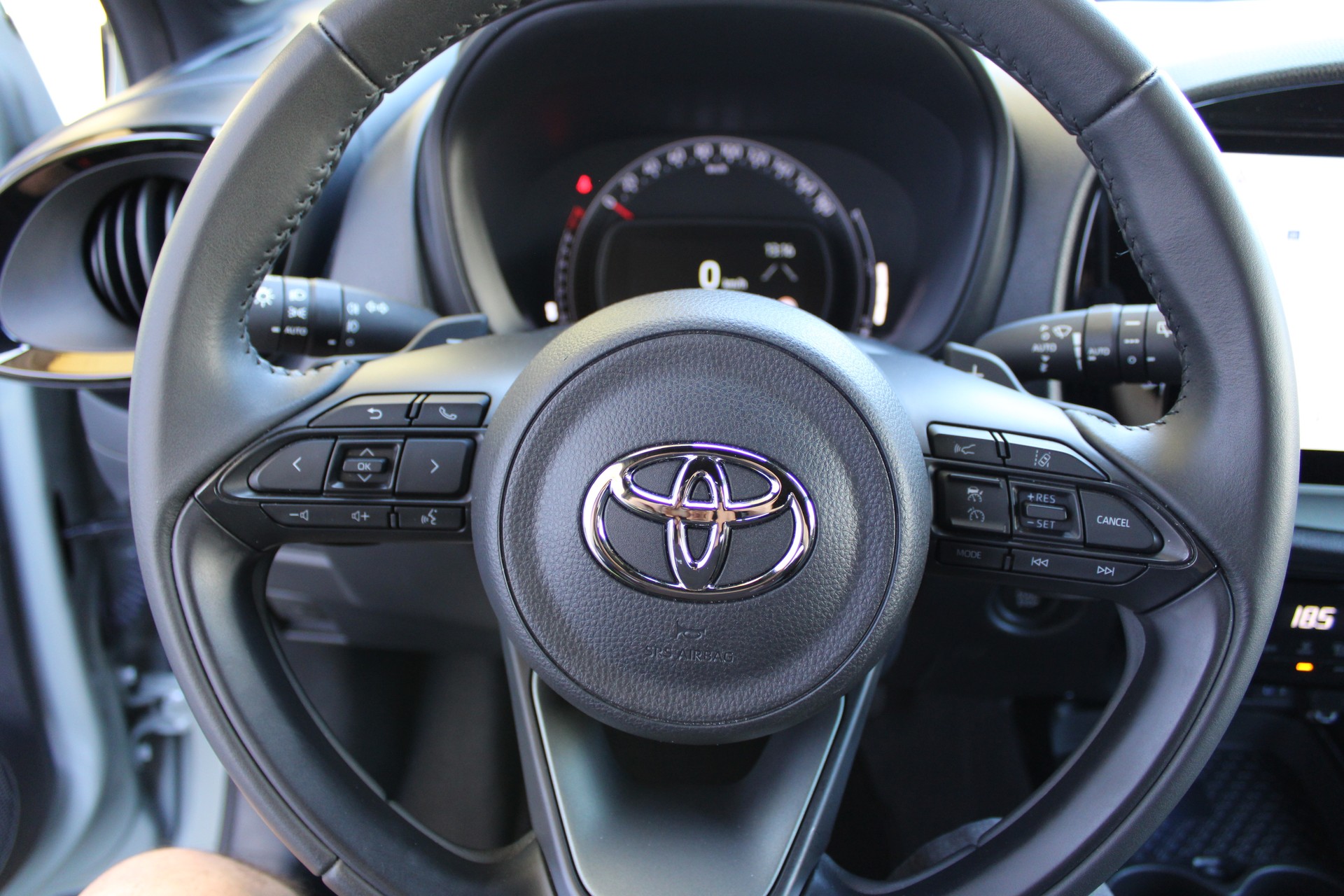 TOYOTA Aygo X 1.0 VVT-i Style CVT-image-8