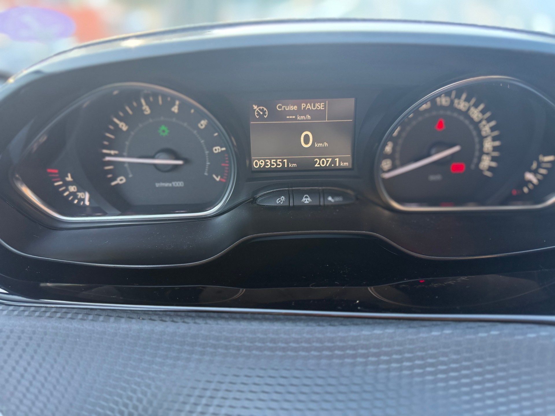 PEUGEOT 2008 1.2 PureTech Active-image-8
