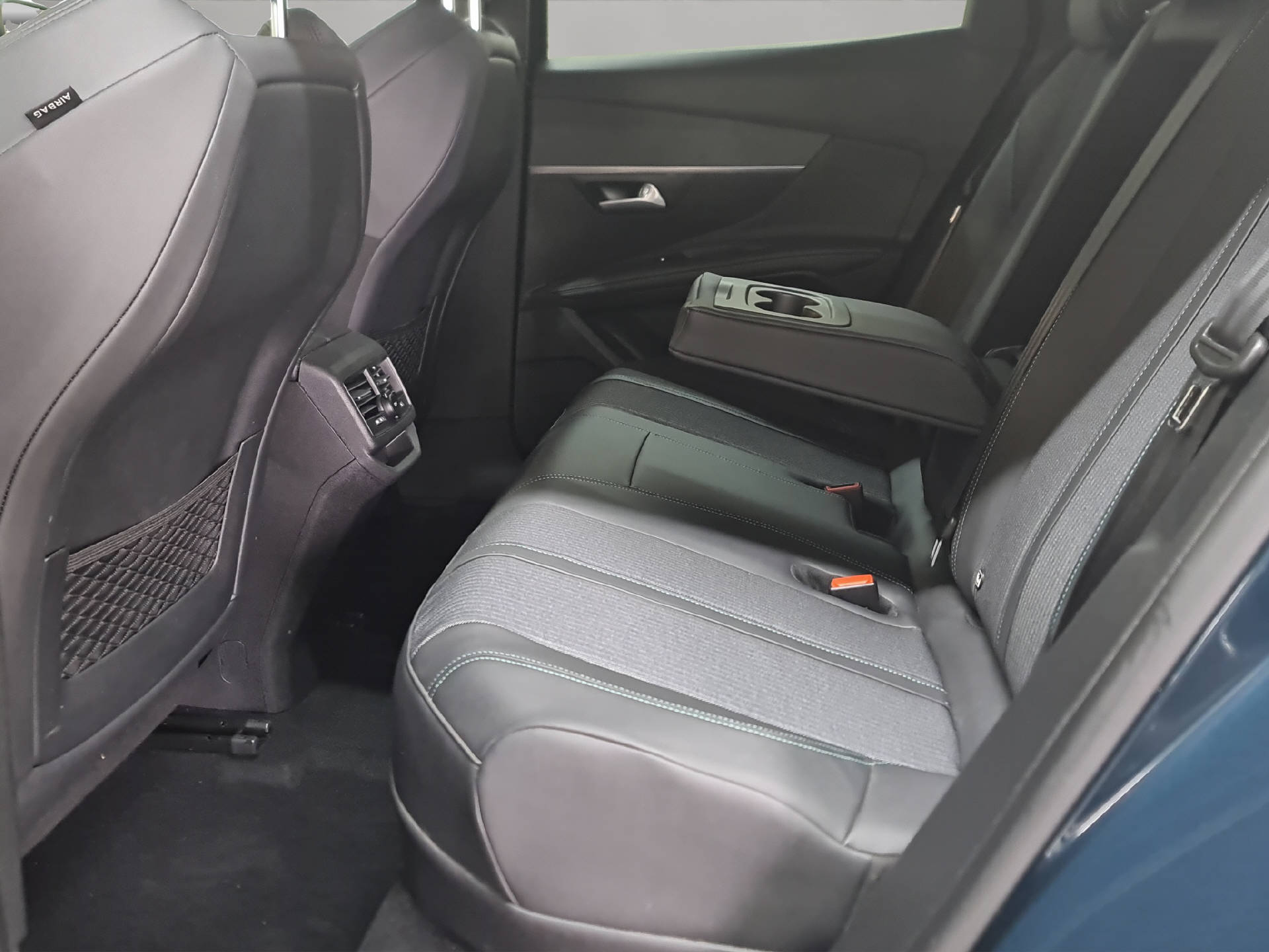 PEUGEOT 3008 1.6 Plug-in Hybrid Allure Pack-image-9