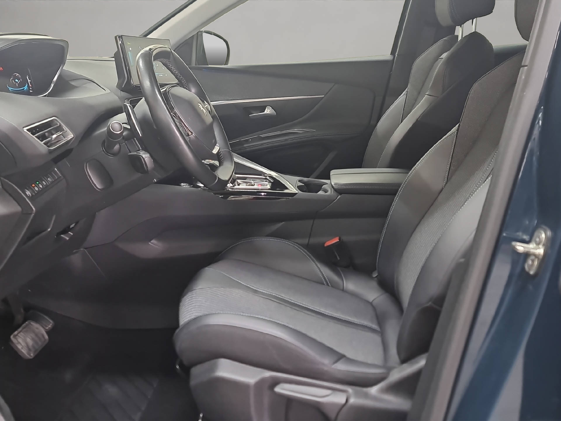 PEUGEOT 3008 1.6 Plug-in Hybrid Allure Pack-image-5