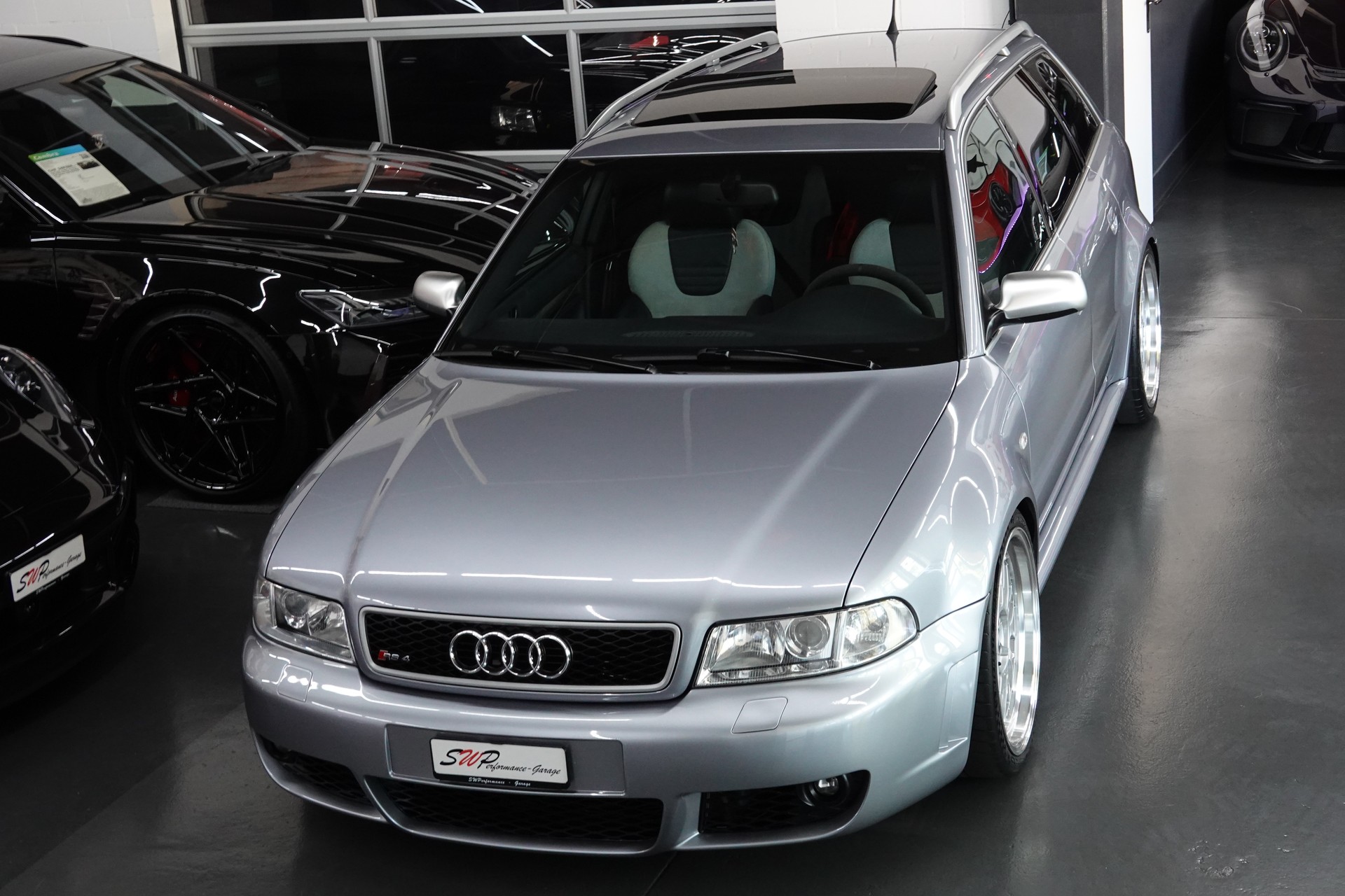 AUDI RS4 AVANT QUATTRO CH-FZ ERST BESITZ ERST 99tKM TRAUM ZUSTAND-showroom-element-2