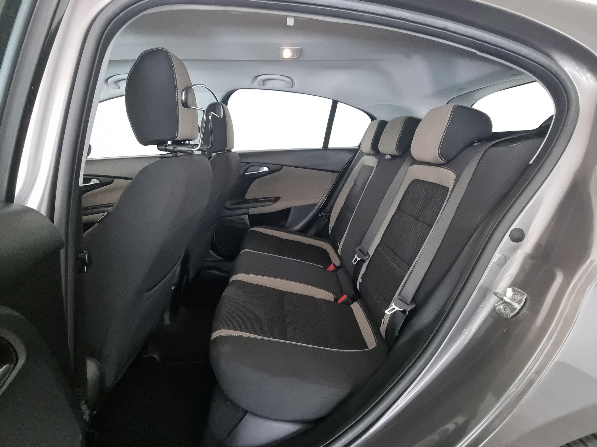 FIAT Tipo 1.6 JTD Lounge DCT-image-6