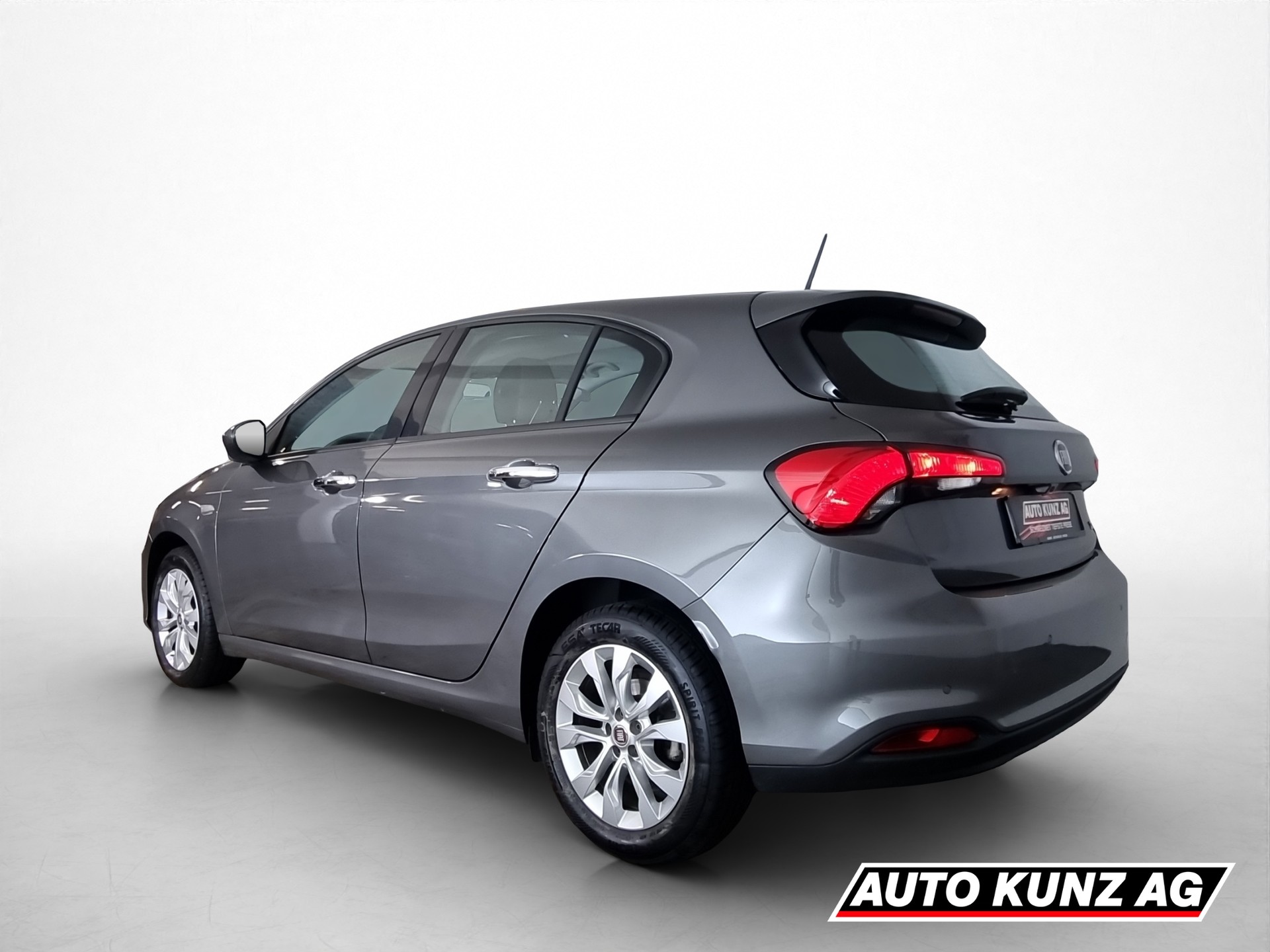 FIAT Tipo 1.6 JTD Lounge DCT-showroom-element-3