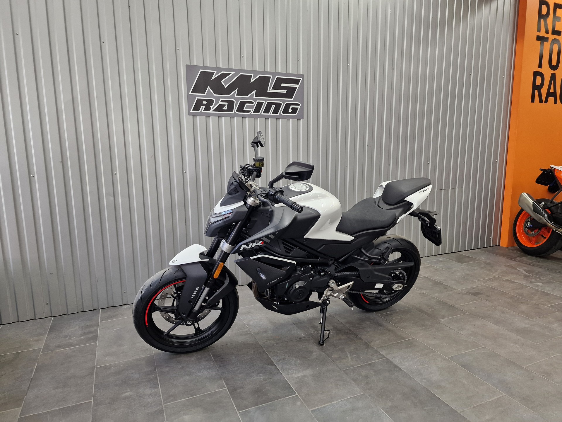 CF MOTO 450NK-showroom-element-3