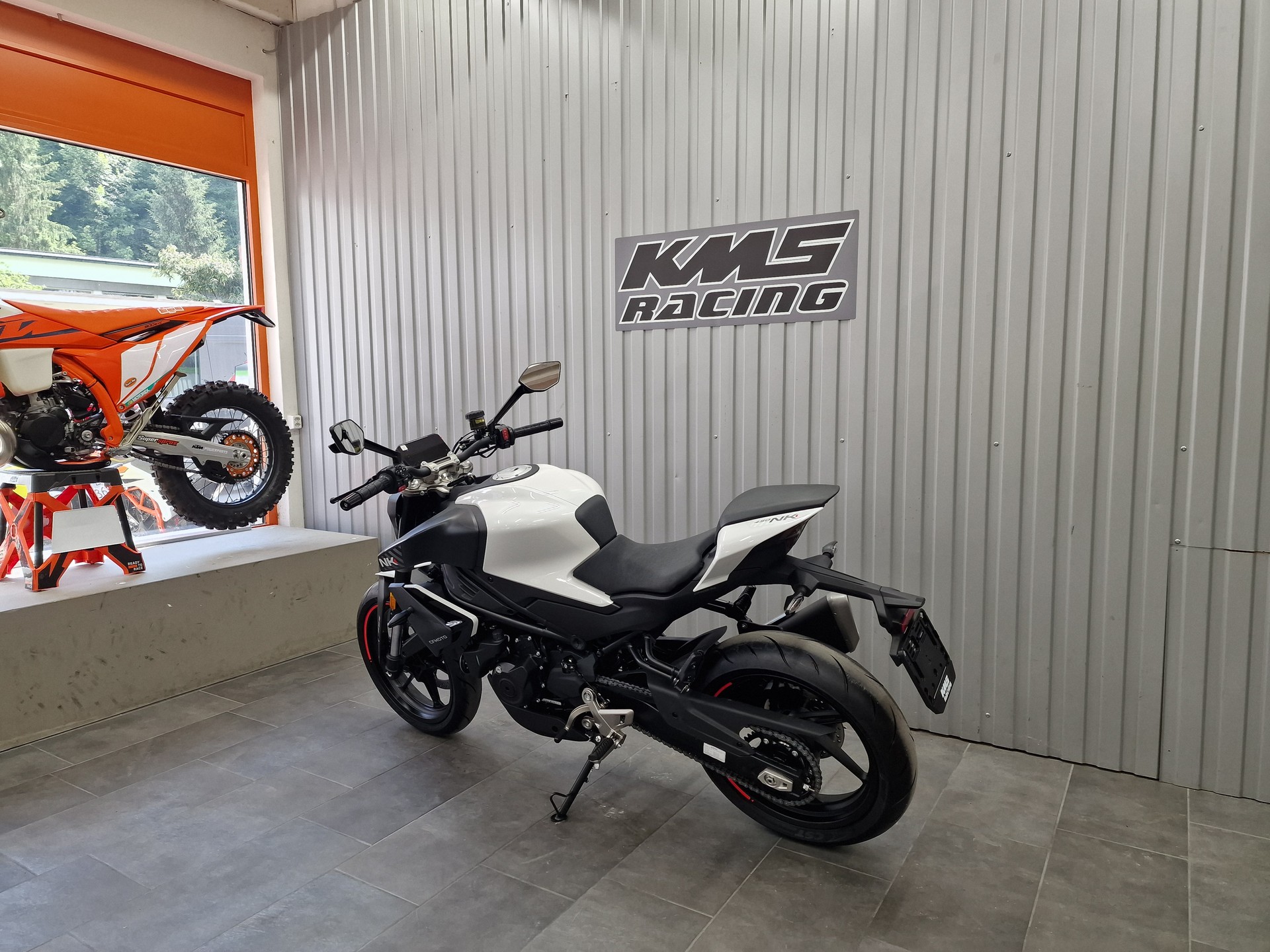CF MOTO 450NK-showroom-element-2