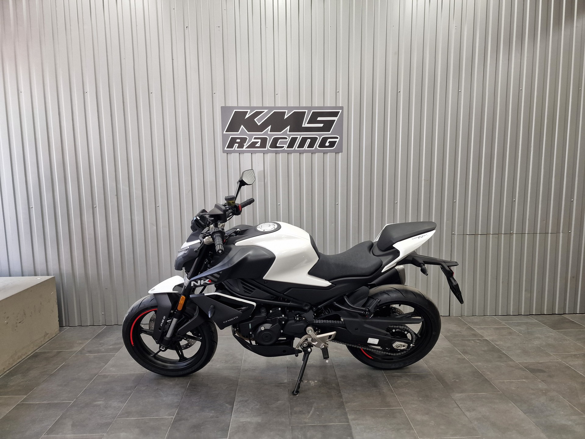 CF MOTO 450NK-showroom-element-1