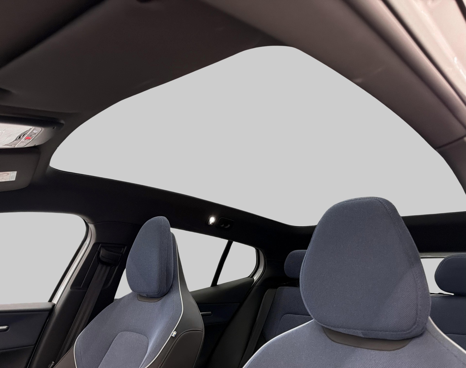 VOLVO EX 30 E60 Twin Ultra Performanc-image-12