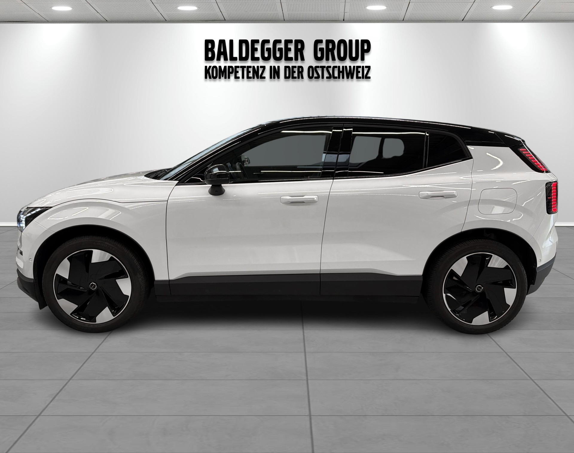 VOLVO EX 30 E60 Twin Ultra Performanc-showroom-element-1
