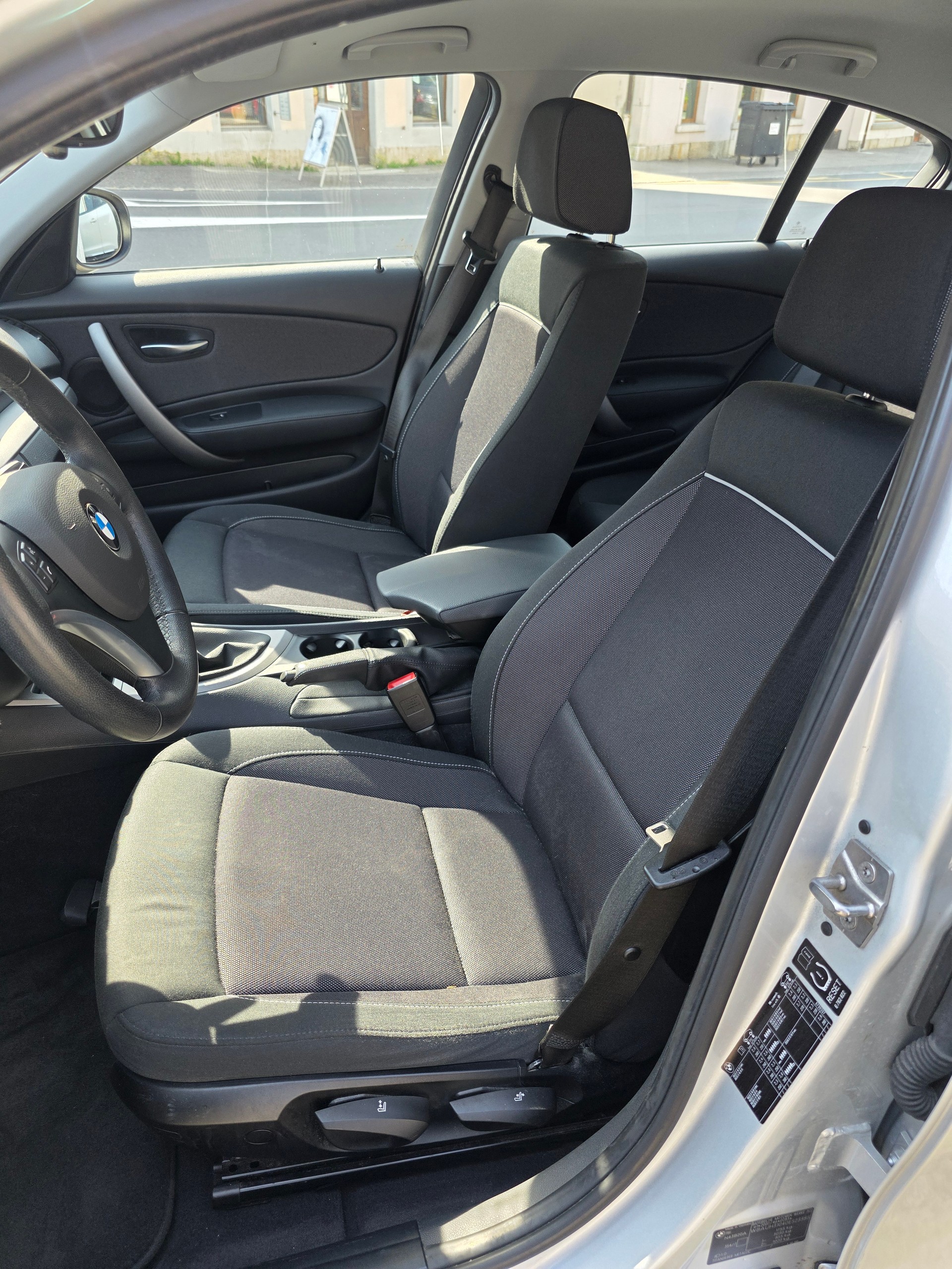 BMW 116i-image-7