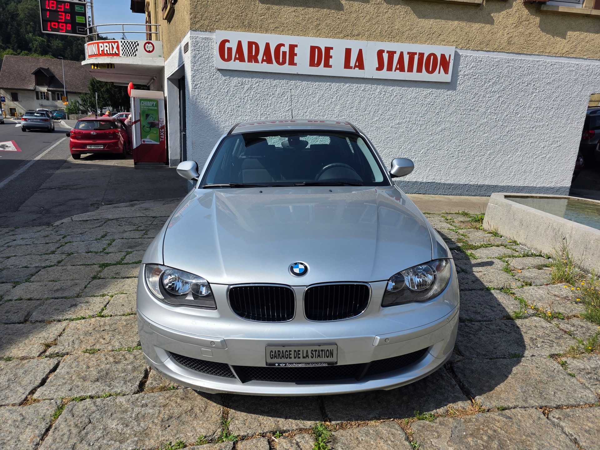 BMW 116i-image-1