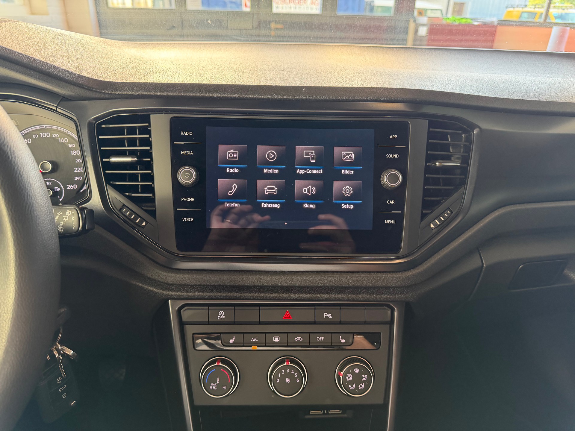 VW T-Roc 1.0 TSI-image-22