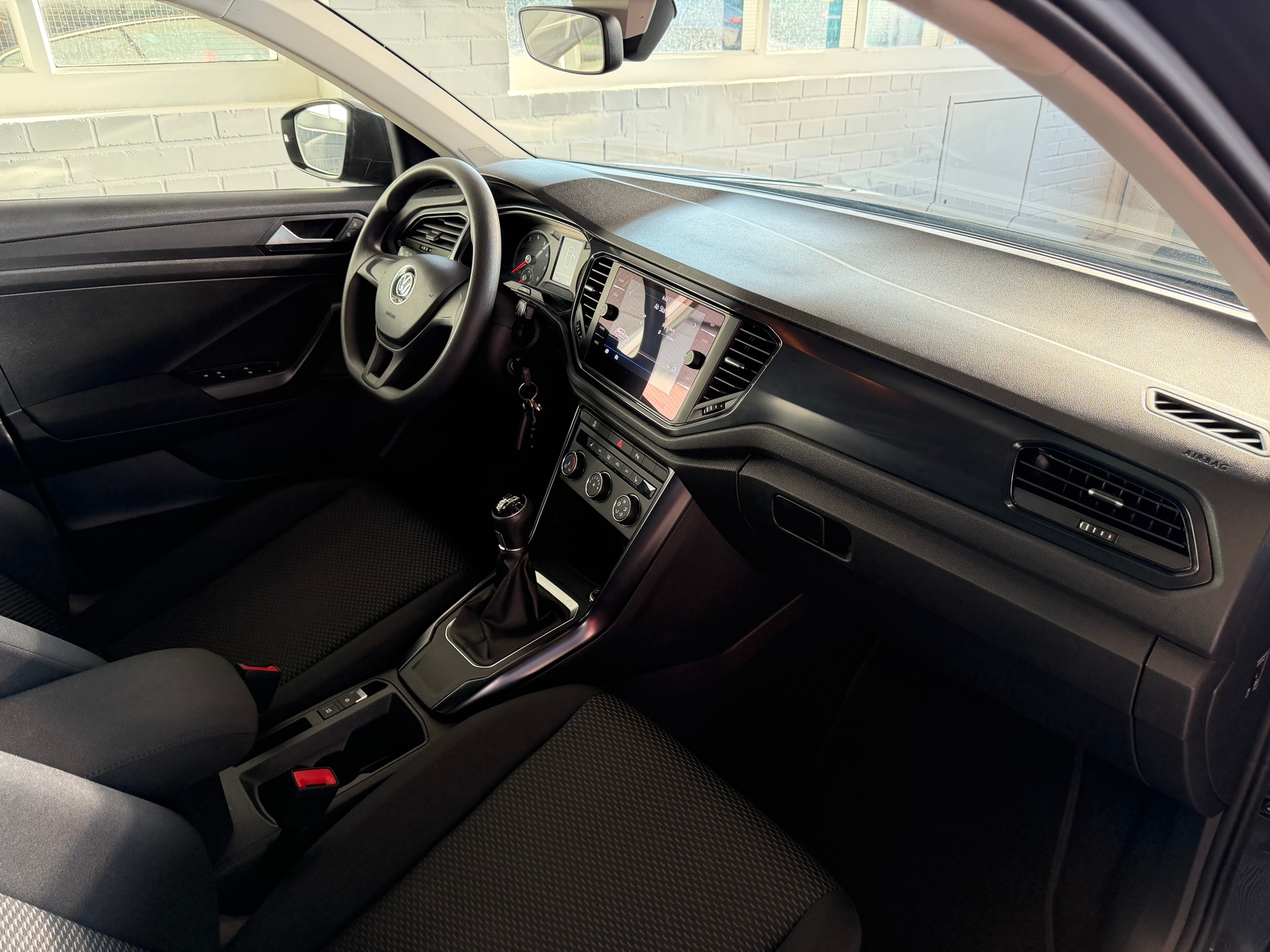 VW T-Roc 1.0 TSI-image-8