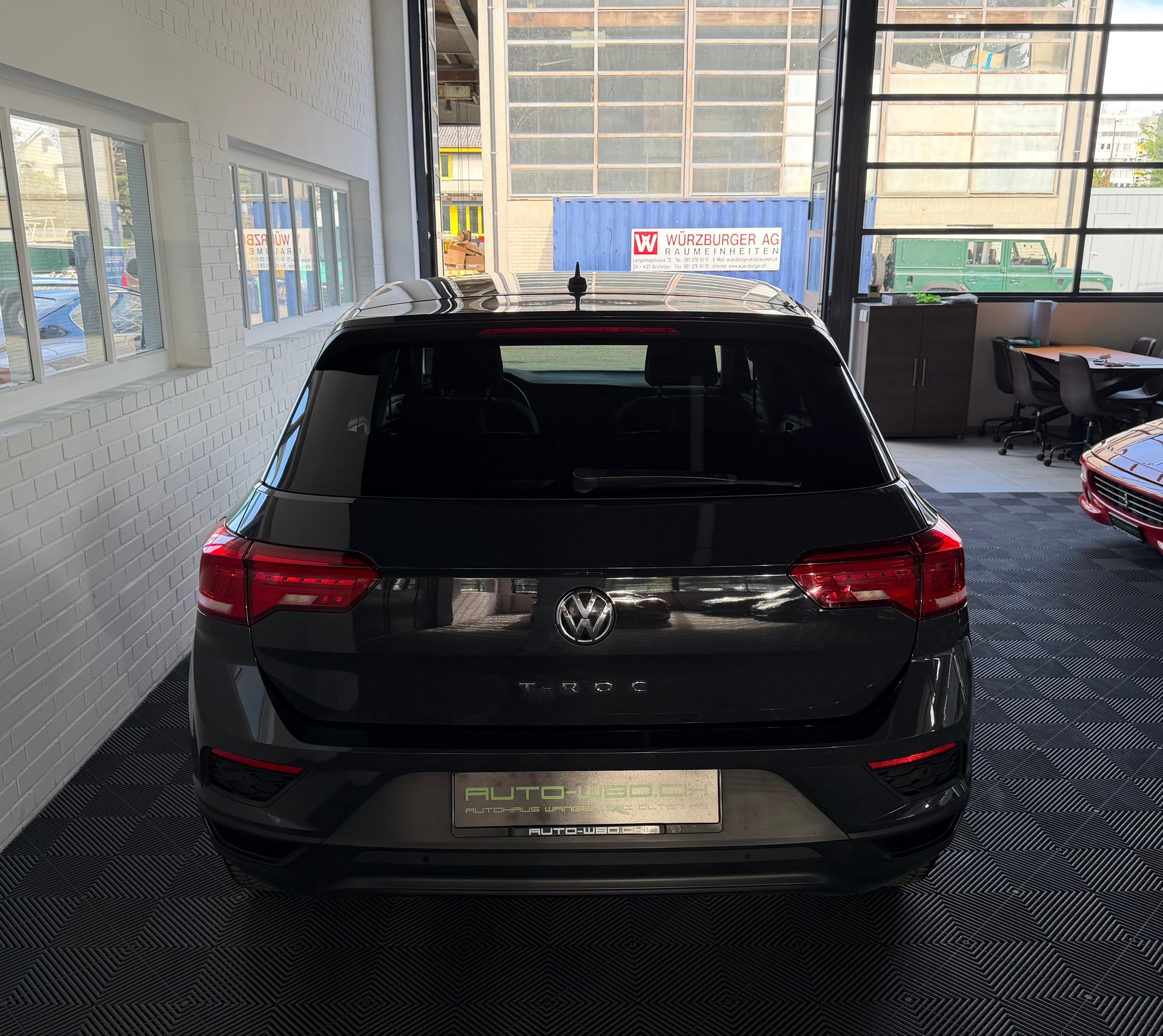 VW T-Roc 1.0 TSI-showroom-element-3
