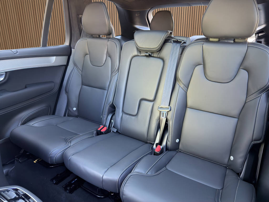 VOLVO XC90 2.0 T8 TE Black Edition eAWD-image-17