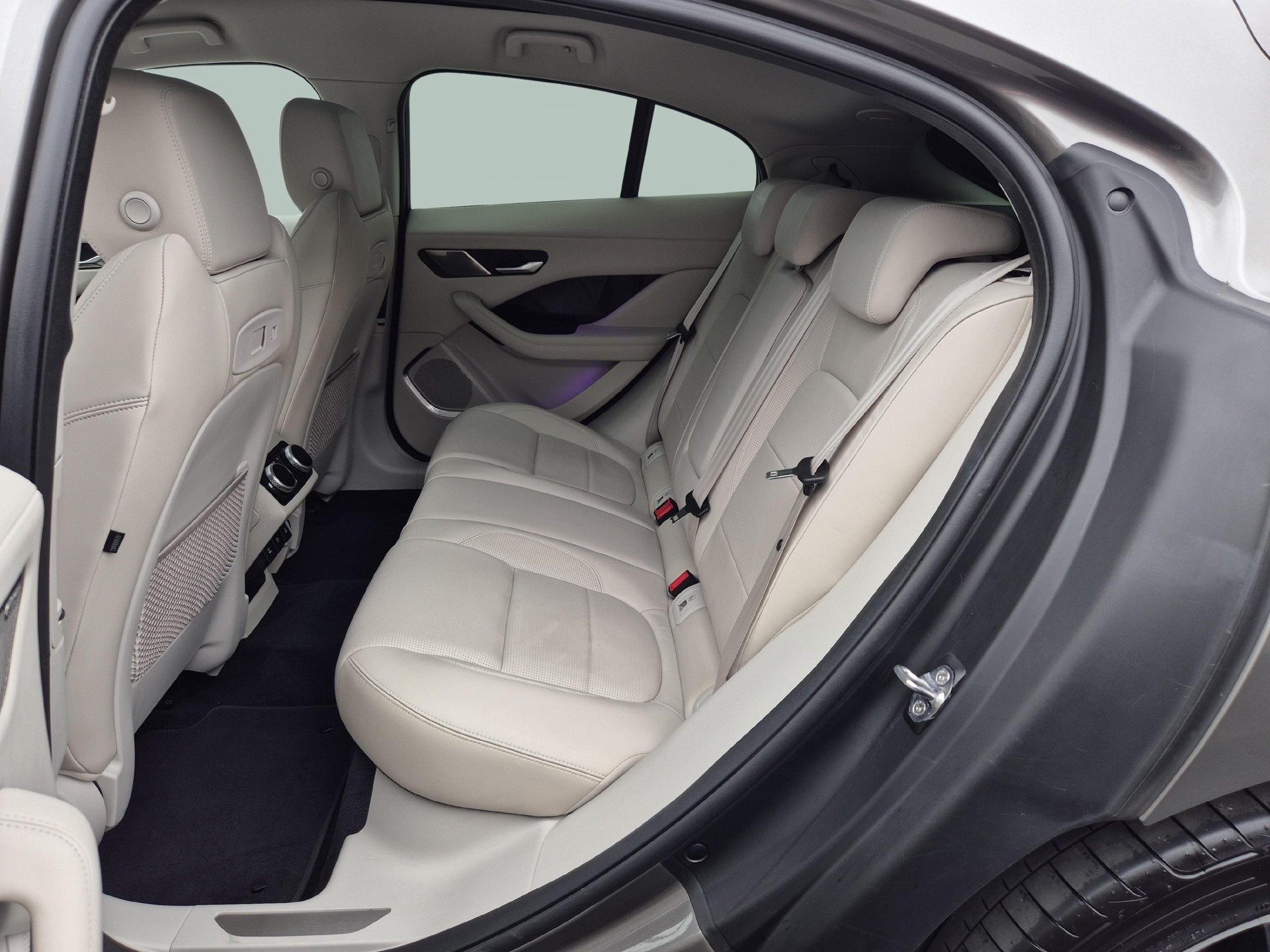 JAGUAR I-Pace EV400 HSE AWD-image-4