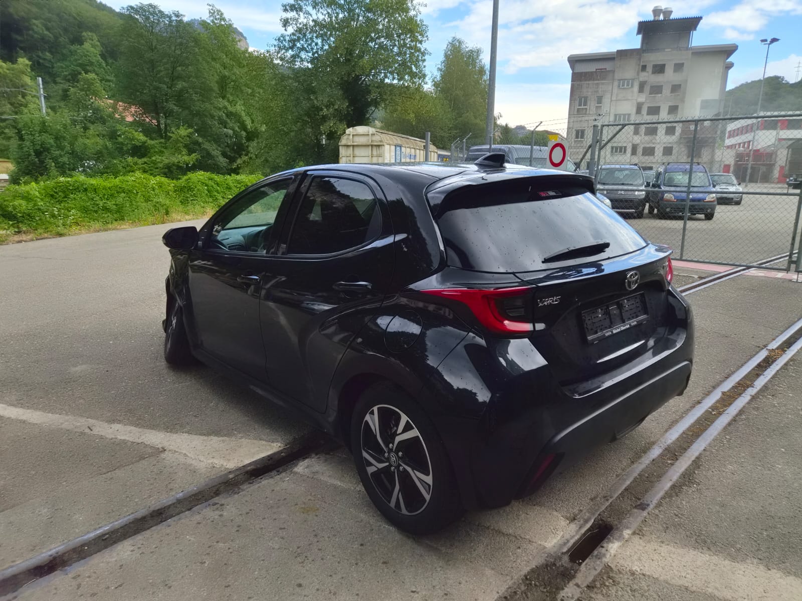 TOYOTA Yaris 1.5 Trend e-CVT-showroom-element-3