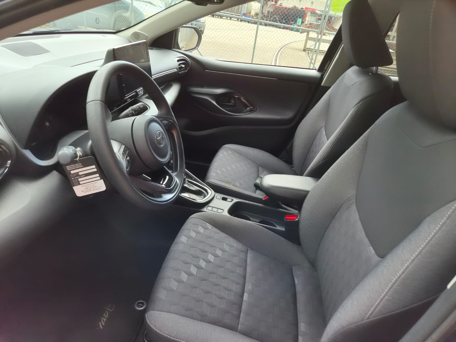 TOYOTA Yaris 1.5 Trend e-CVT-image-5