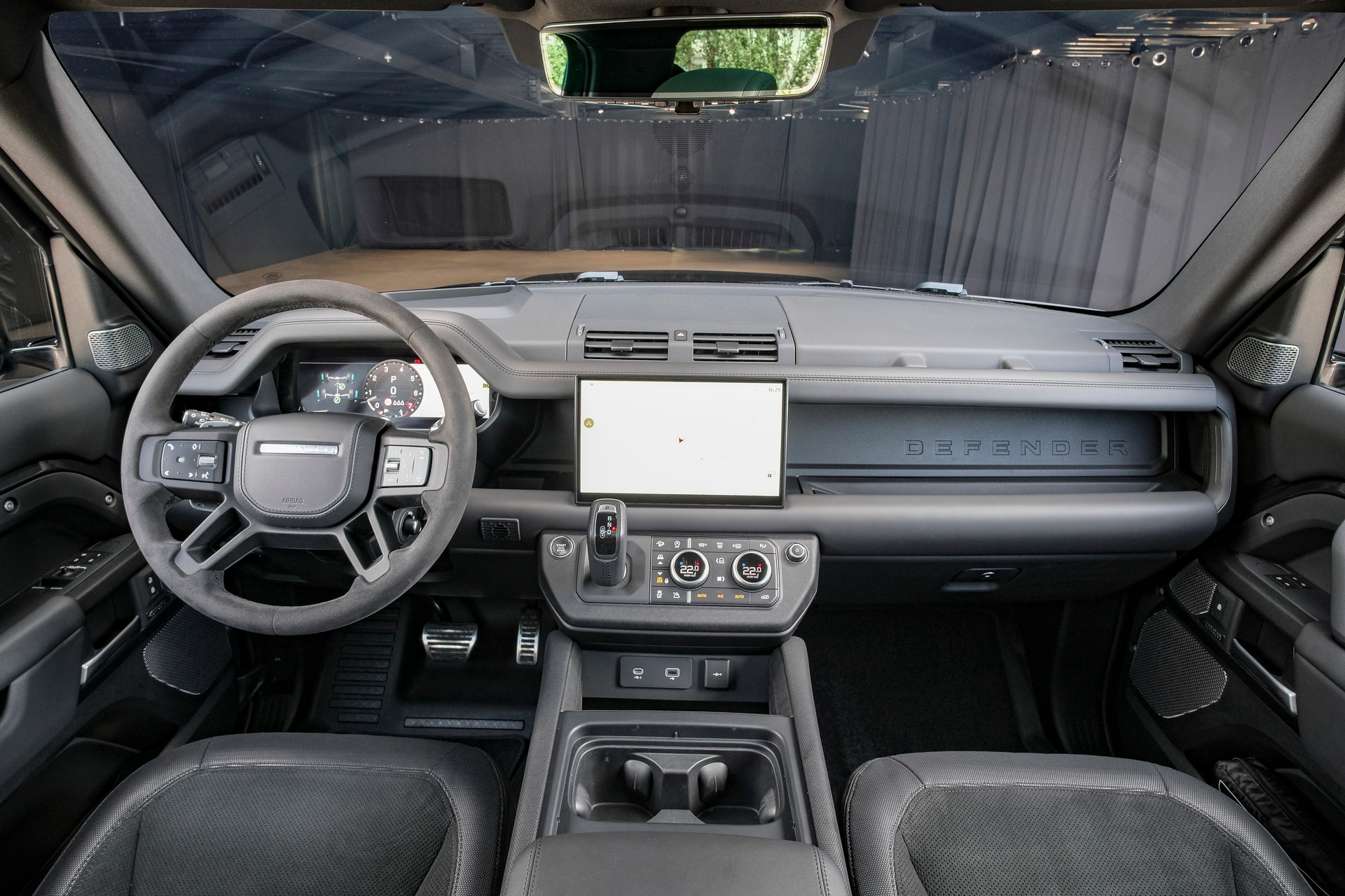 LAND ROVER Defender 90 V8 5.0 Carpathian Edition AT8-image-14