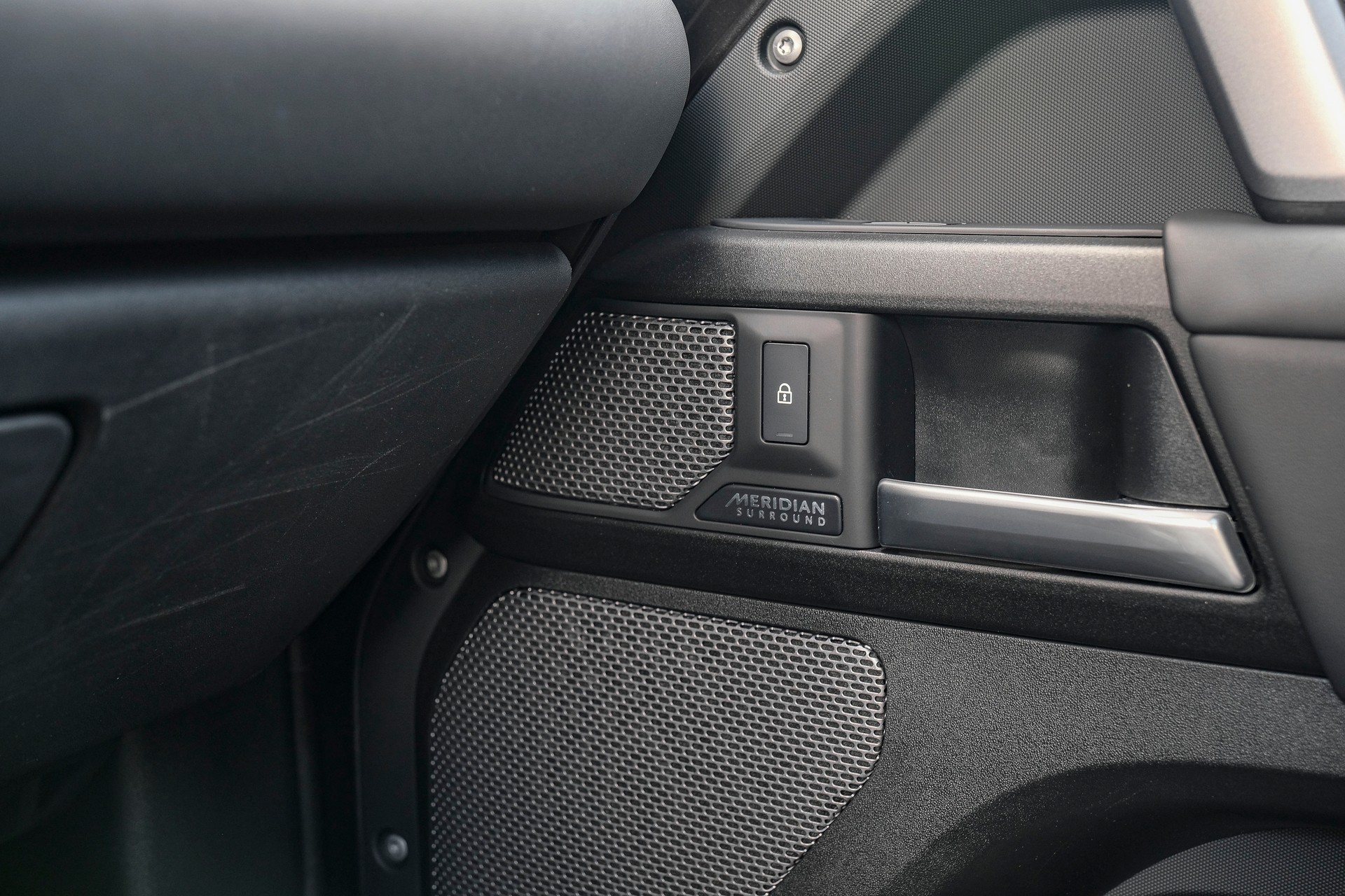 LAND ROVER Defender 90 V8 5.0 Carpathian Edition AT8-image-21