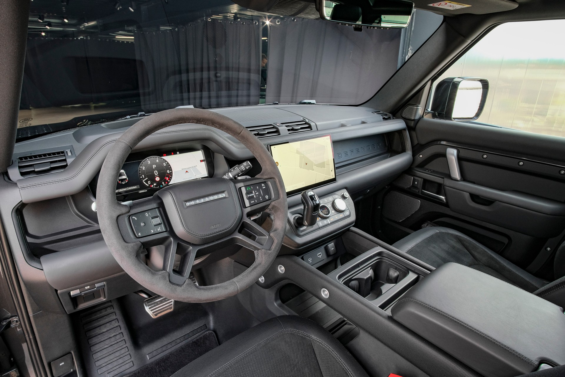 LAND ROVER Defender 90 V8 5.0 Carpathian Edition AT8-image-12
