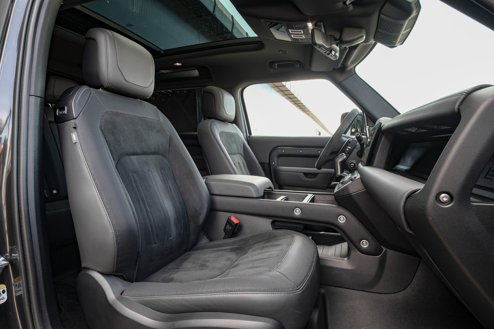 LAND ROVER Defender 90 V8 5.0 Carpathian Edition AT8-image-10