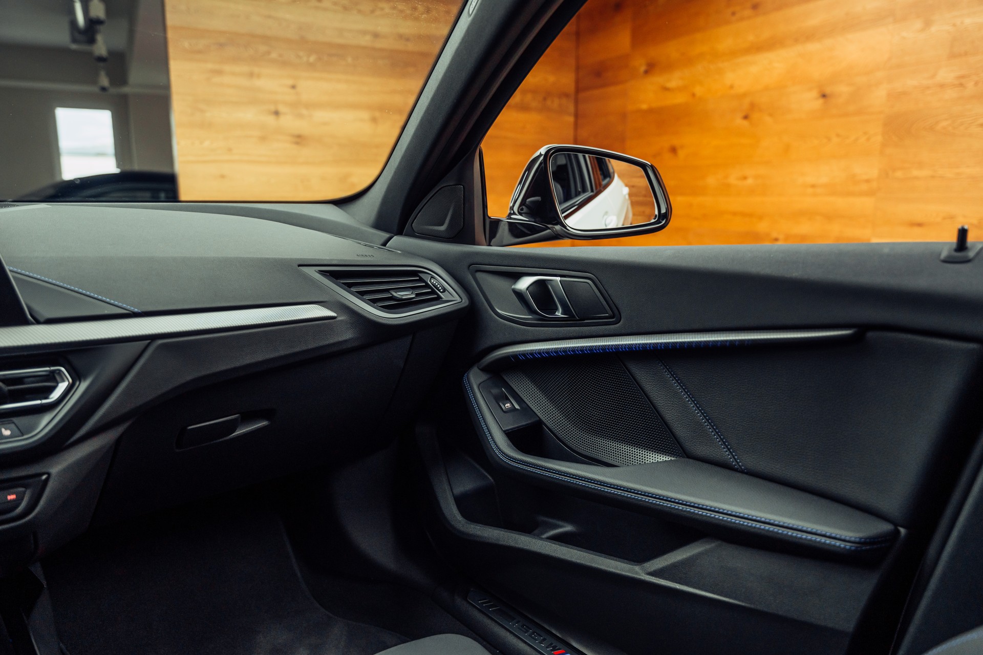 BMW M135i xDrive Steptronic-image-11