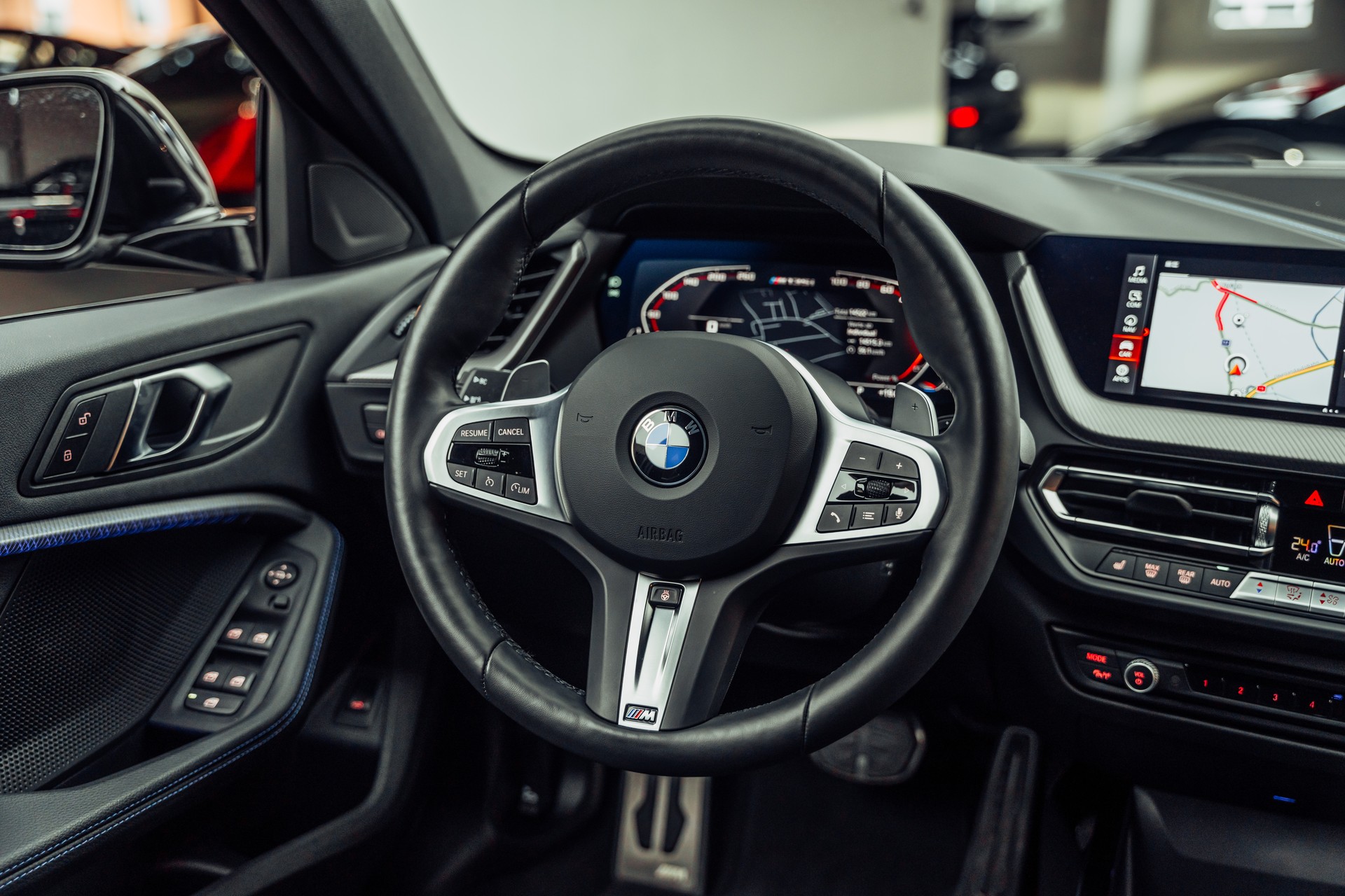 BMW M135i xDrive Steptronic-image-18