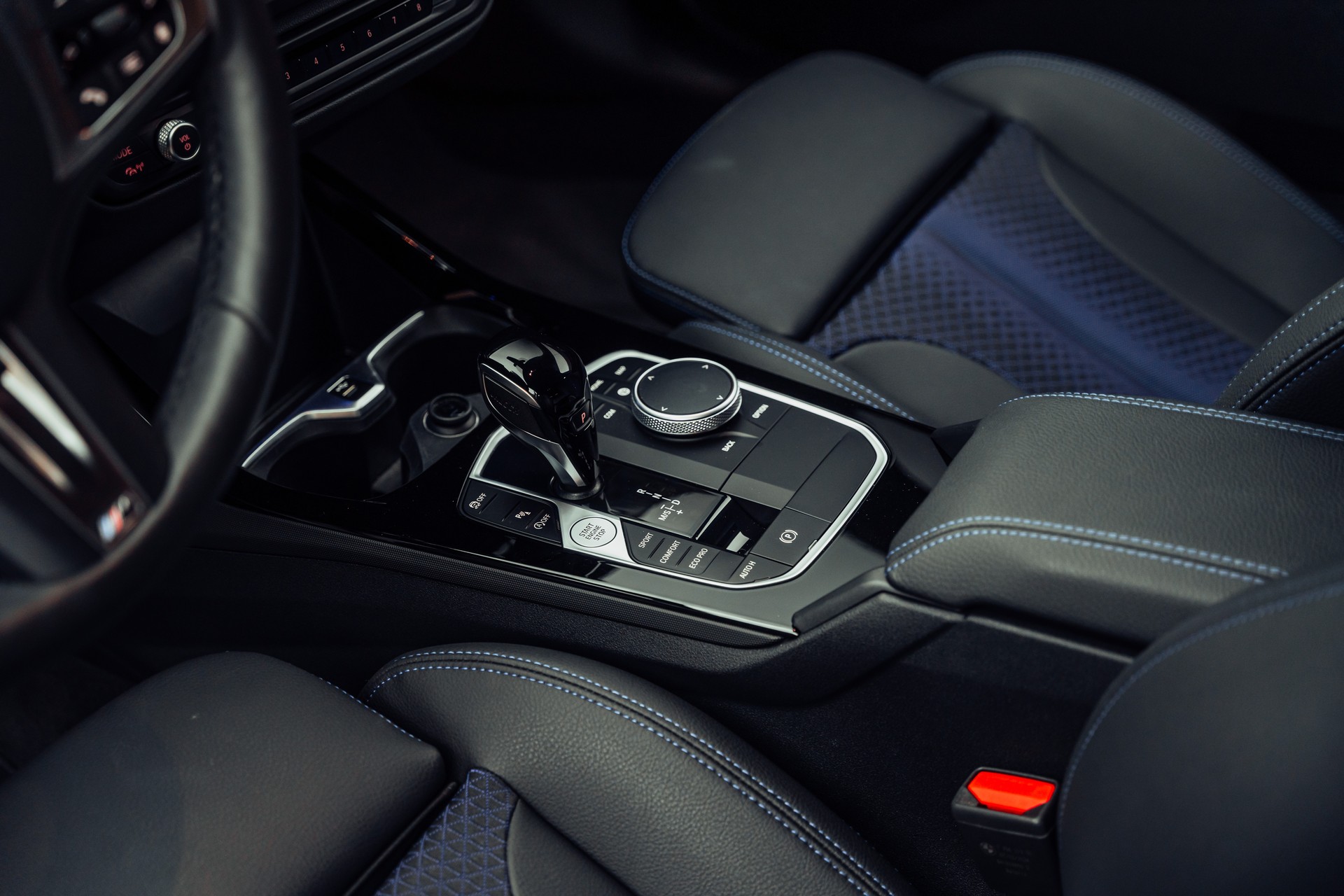 BMW M135i xDrive Steptronic-image-12