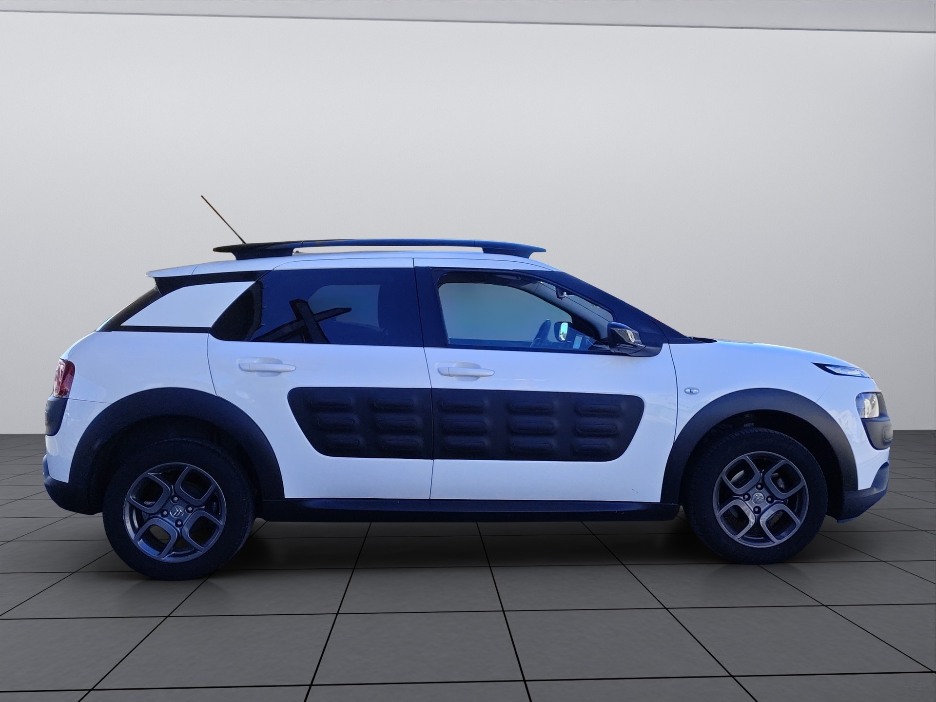 CITROEN C4 Cactus 1.2 e-VTi Shine Edition ETG-image-6