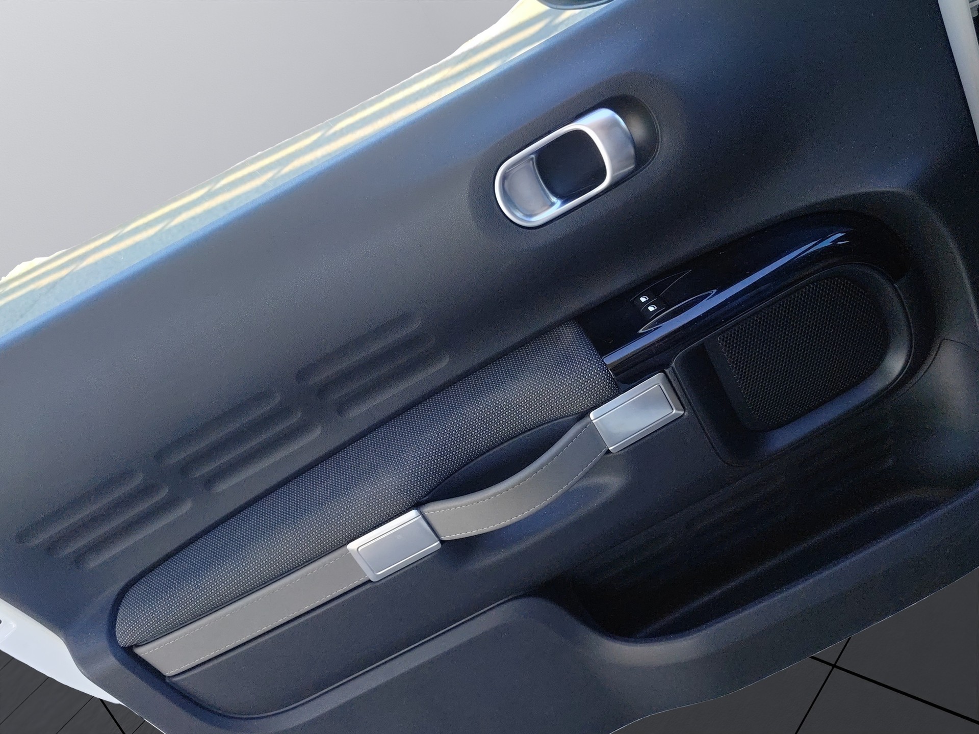 CITROEN C4 Cactus 1.2 e-VTi Shine Edition ETG-image-11
