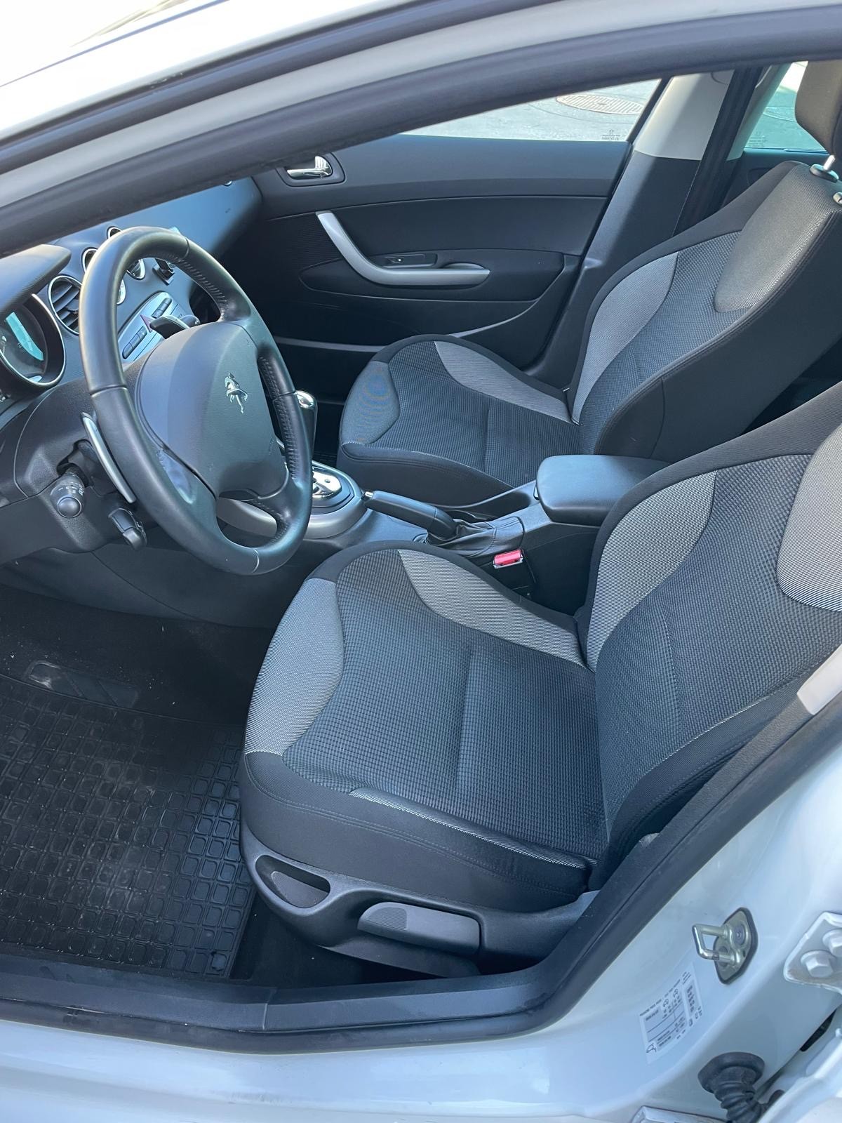 PEUGEOT 308 SW 1.6 HDI Active EGS6-image-9