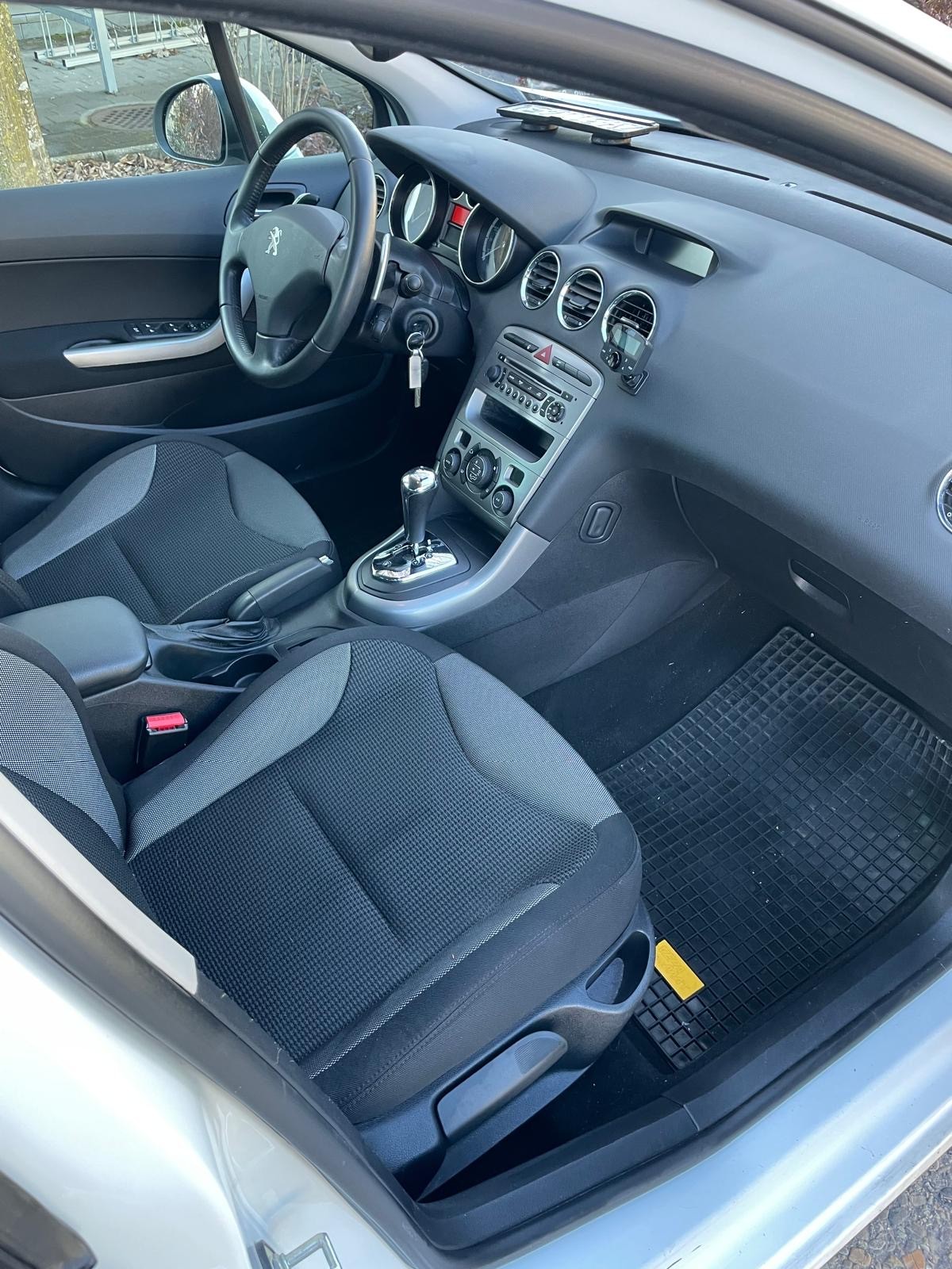 PEUGEOT 308 SW 1.6 HDI Active EGS6-image-8