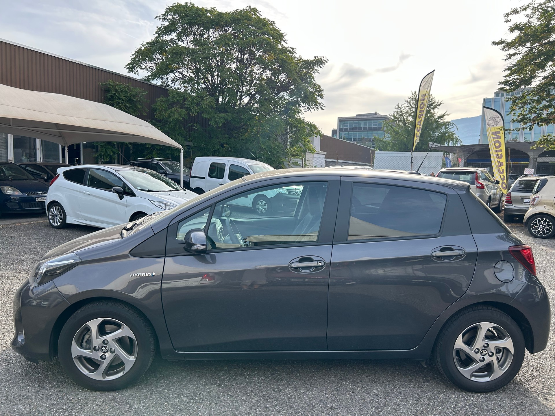 TOYOTA Yaris 1.5 VVT-i Hybrid Swiss Trend e-CVT-image-3