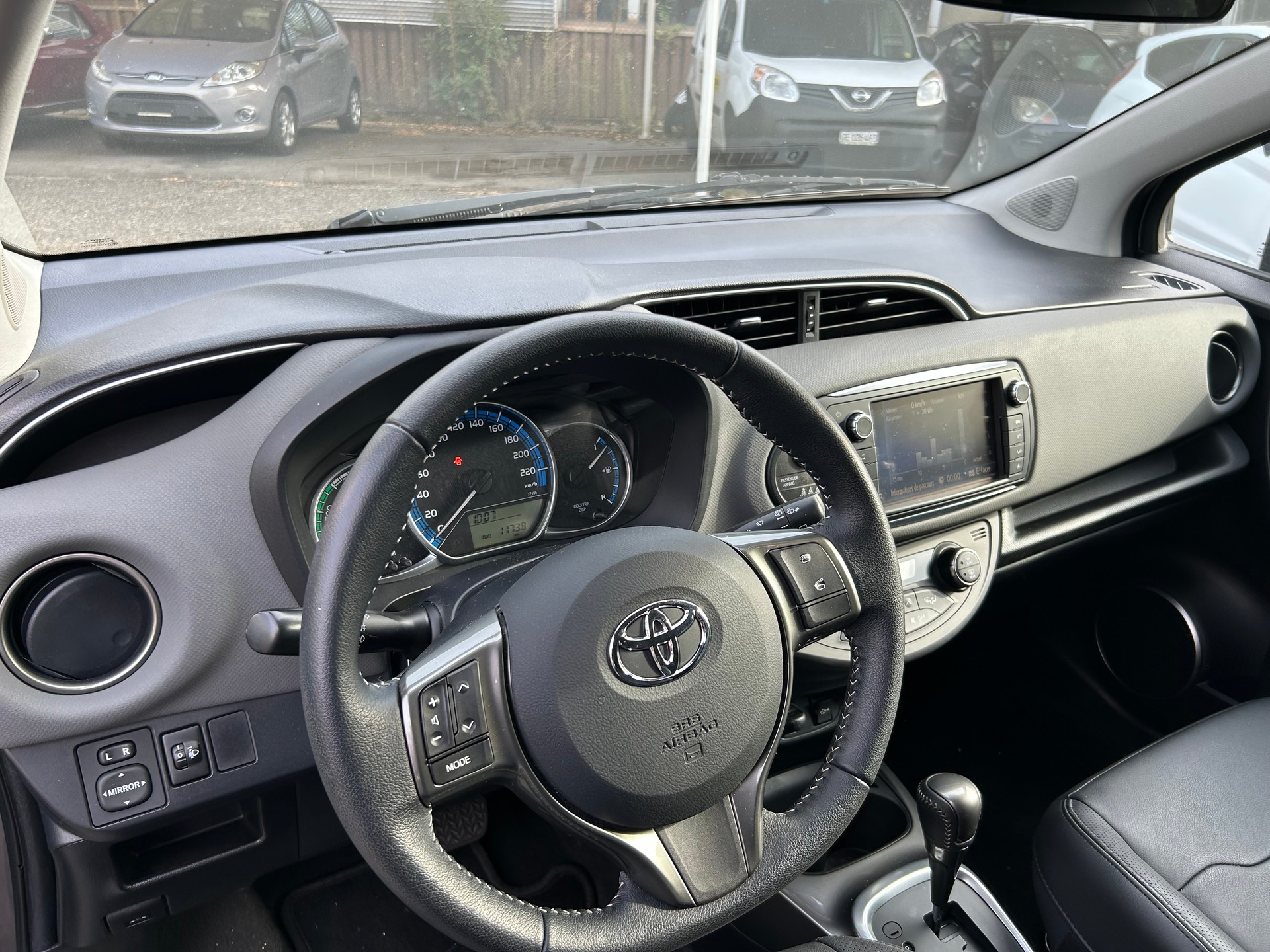 TOYOTA Yaris 1.5 VVT-i Hybrid Swiss Trend e-CVT-image-11